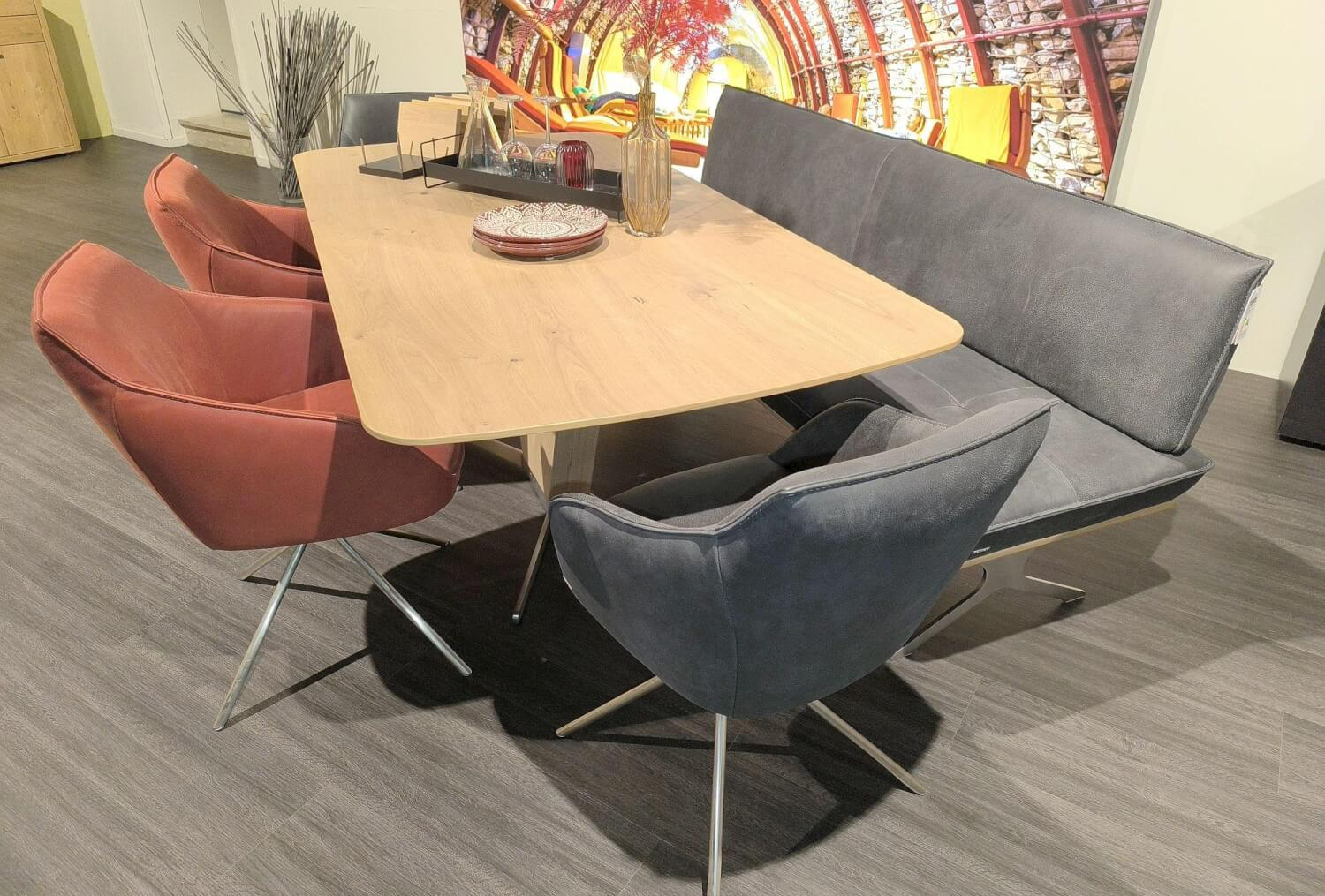 Koinor - Essgruppe Dining System Leder A India Omega Grau Und Leder A India Chili Rot Tisch Wildeiche Bianco Furniert Fuß Metall - 4