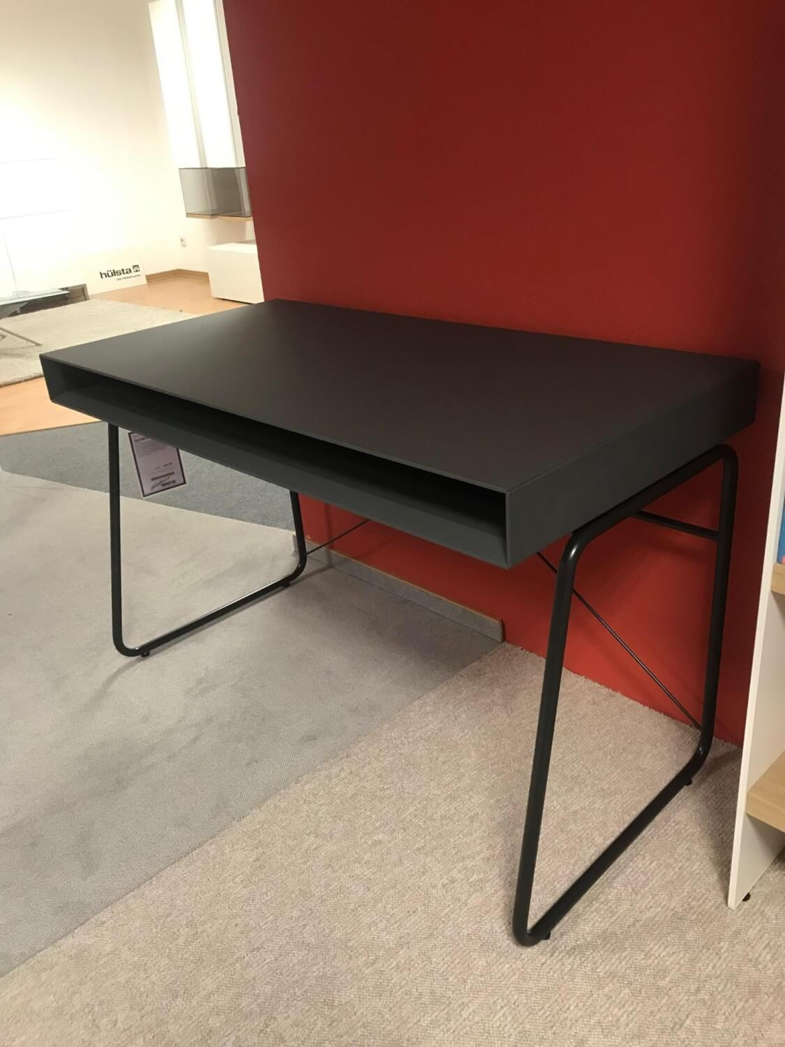 Schreibtisch Modell HO 130 Lack Supermatt Nachgrau Kufen Schwarz