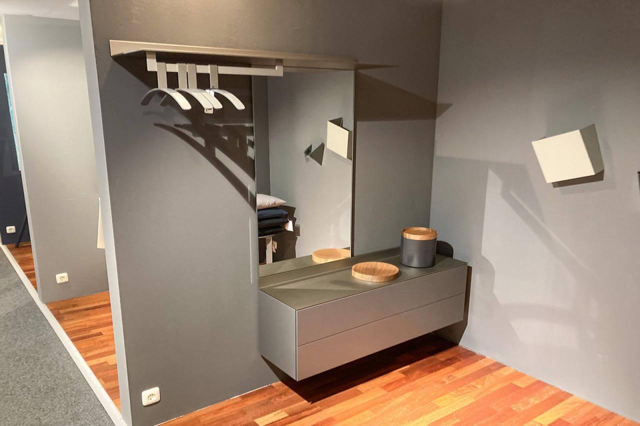 Schönbuch - Garderobenkombination S7 Lack Granit Grau Matt Aluminiumteile Bronze Eloxiert - 5