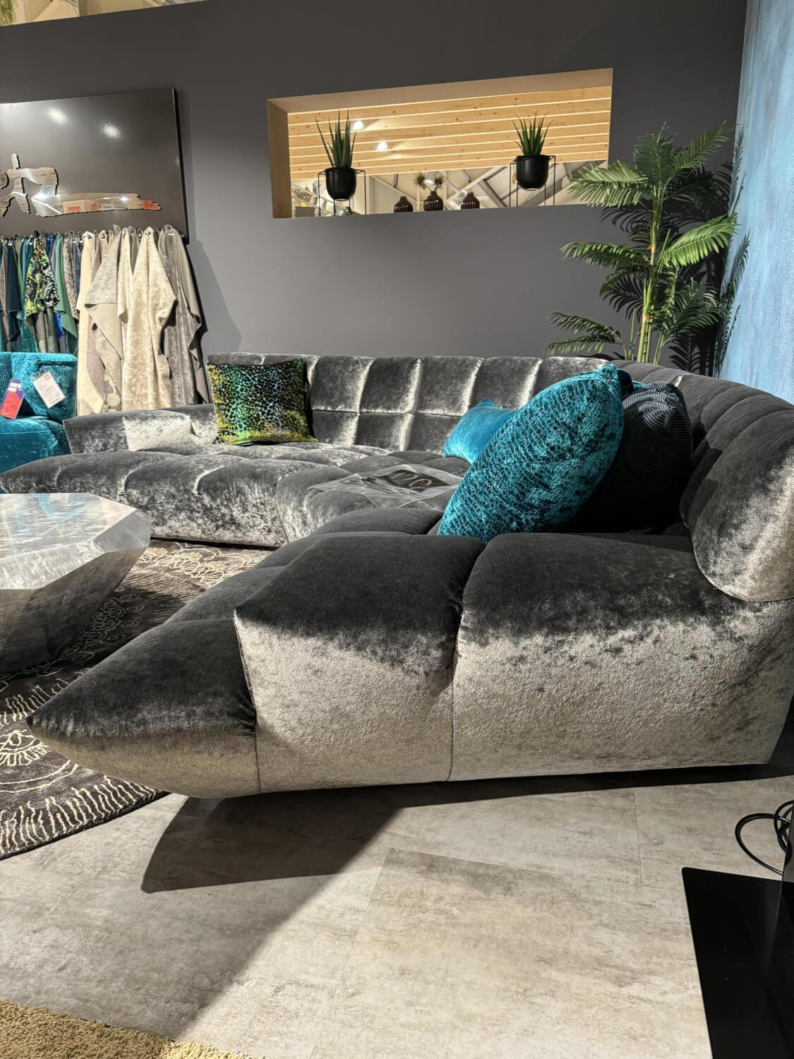 Bretz - Büromöbel Sitzgarnitur Cloud 7 Stoff Velvet Silberschimmer Grau mit 5 Kissen - 2