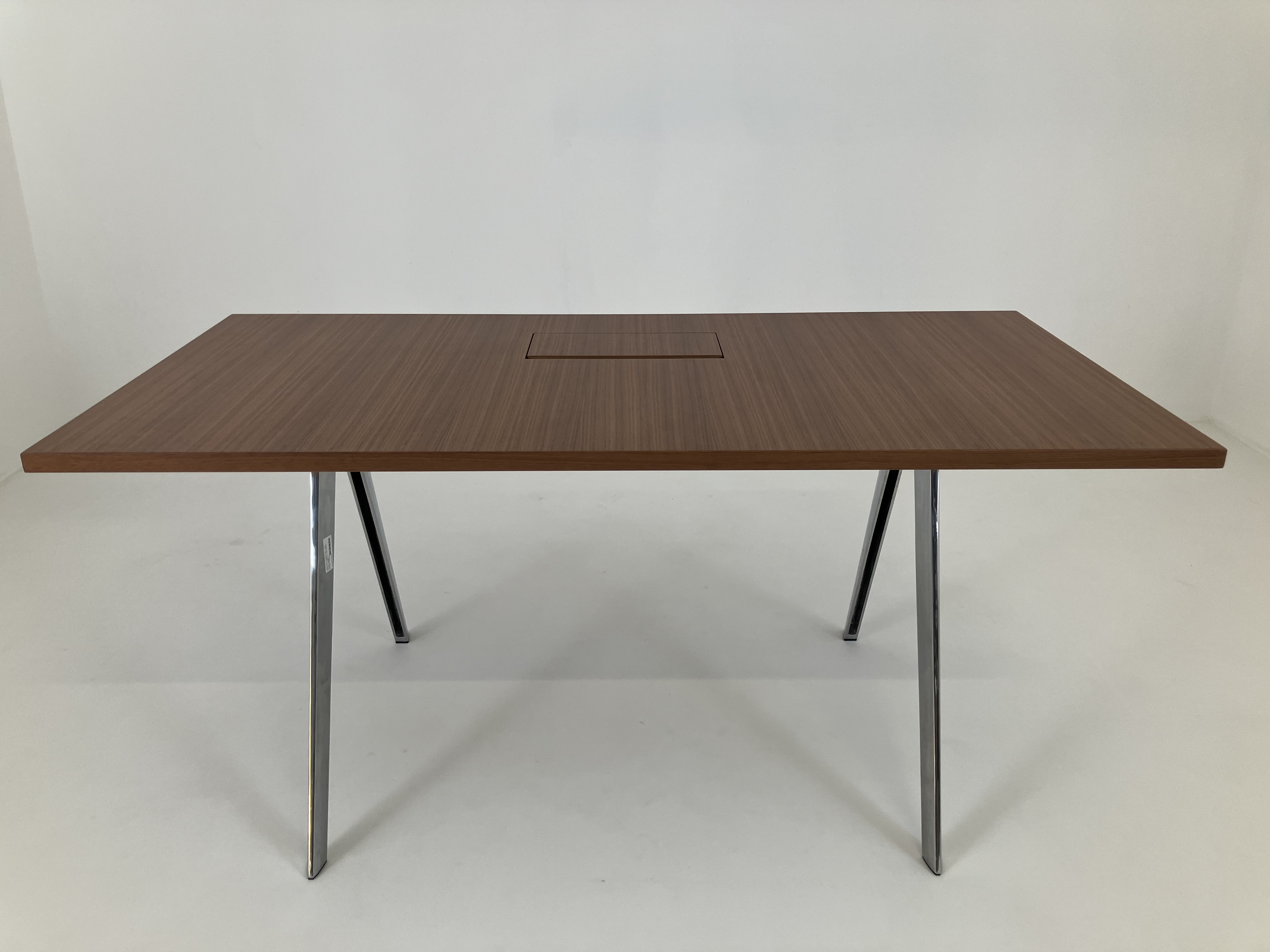 Brunner - Tisch Ray Table Flex 9811/0 Platte Furnier Amerikanischer Nussbaum Gestell Aluminium Poliert  - 3