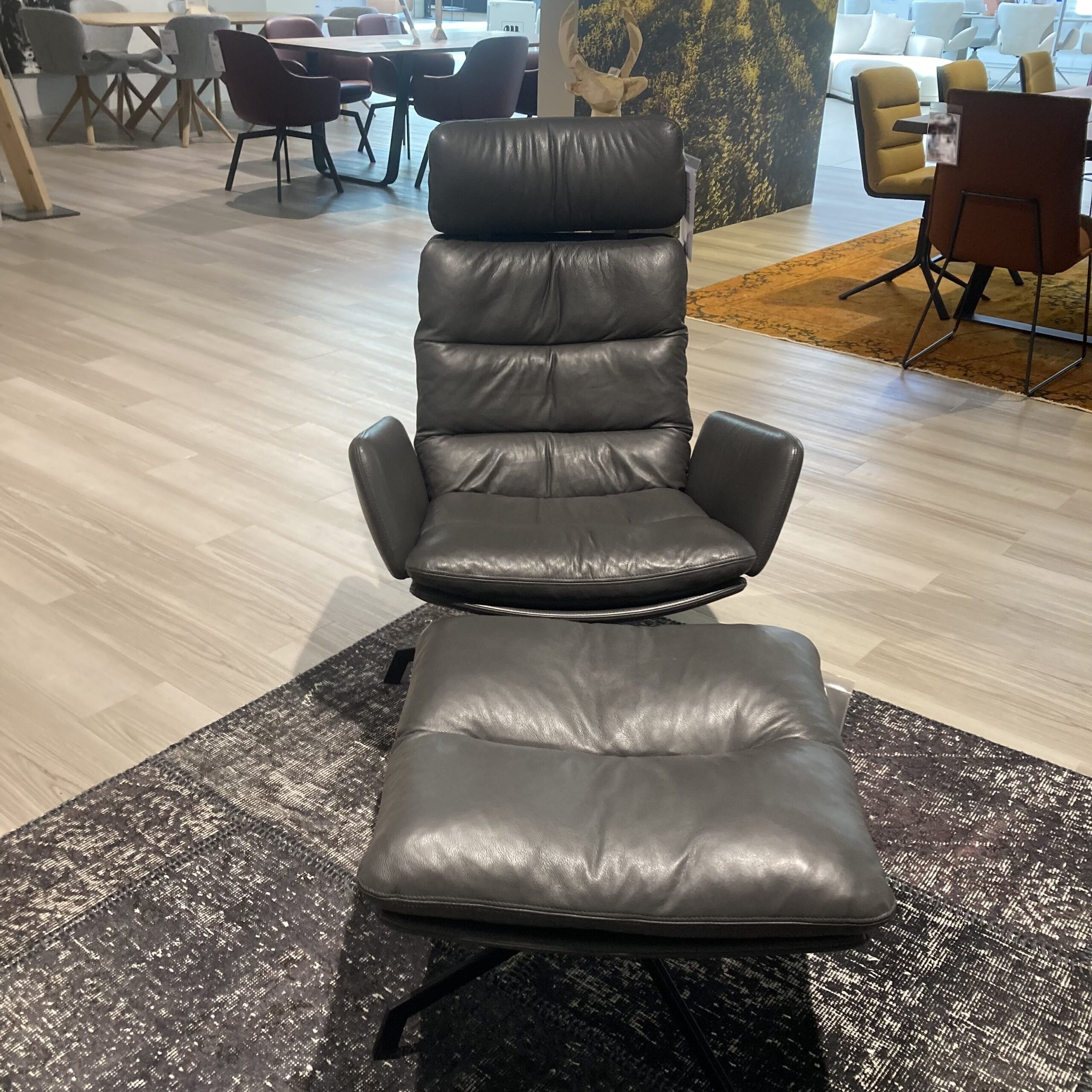 KFF - Sessel Arva Leder Sauvage Anthrazit Drehgestell Metall Schwarz Inklusive Hocker - 2