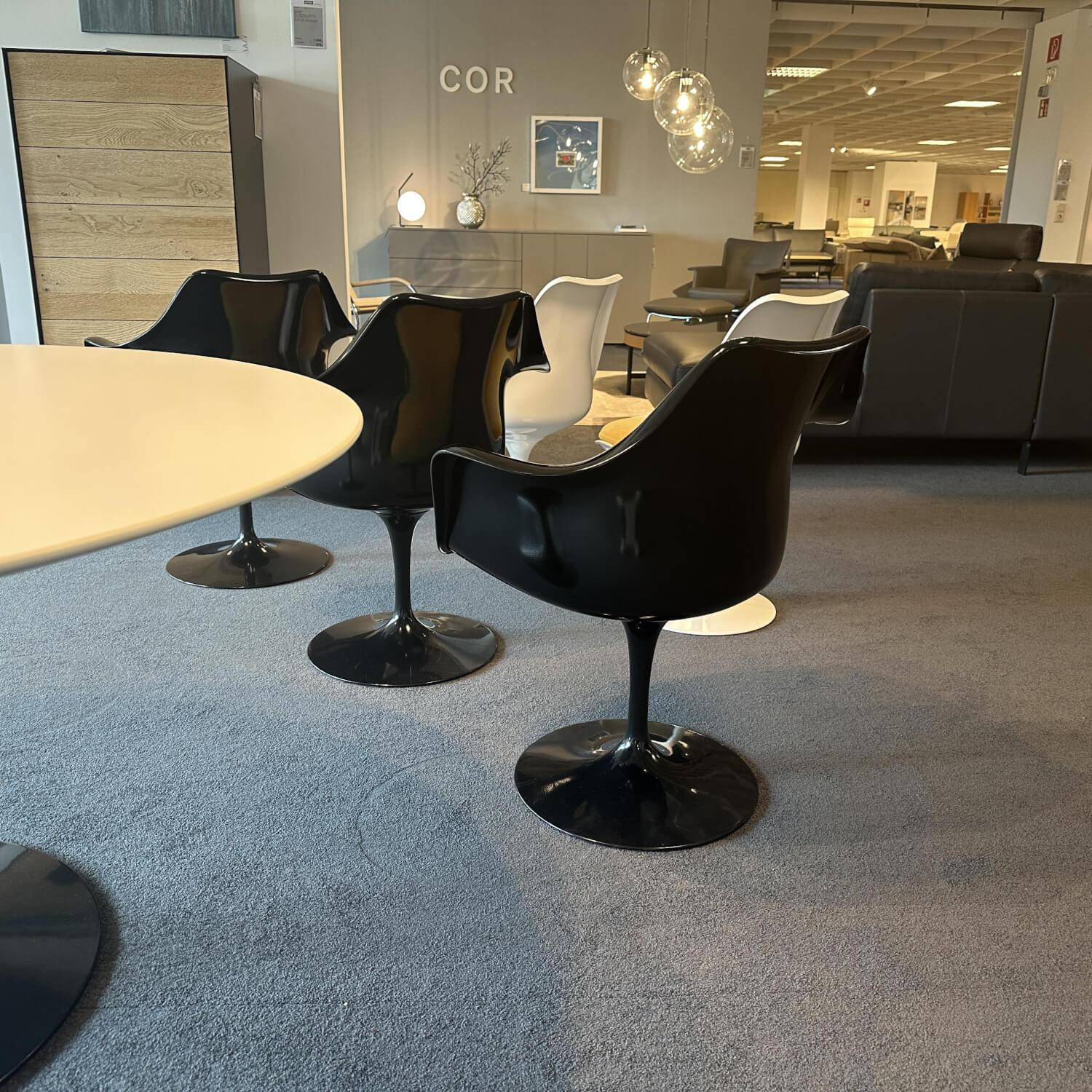 Knoll International - Essgruppe Saarinen Tisch Platte Fenix Weiß Fuß Schwarz Stuhl Tulip Fenix Schwarz Und Weiß Stoff Eva 154 Gold - 7