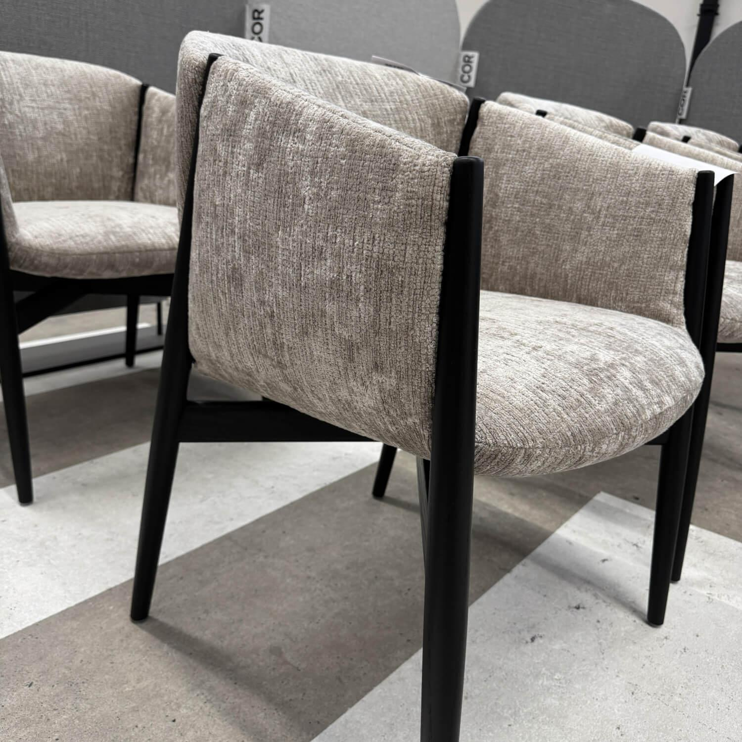 COR - 6er Set Stuhl Kagu 661 Stoff 10 Elitis Chouchou LR 11303 Grau Gestell Eiche Dunkel Lackiert - 3