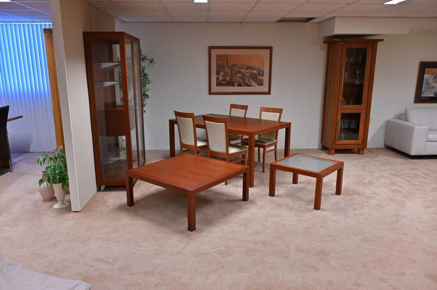 Wohnzimmergruppe Ariana Vitrine 3 Tische mit 4 Stühlen