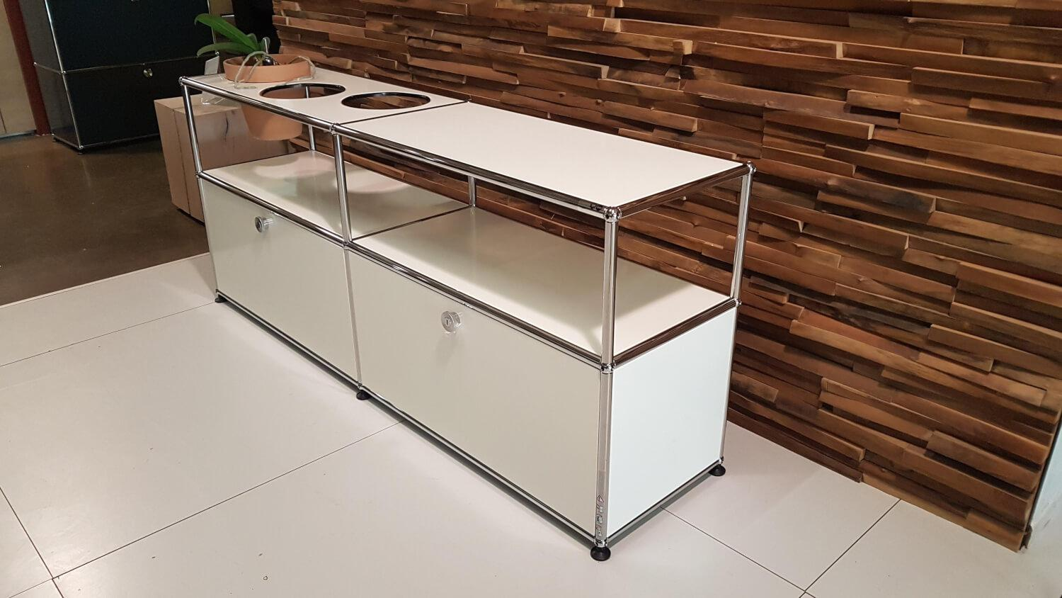 USM Haller - Sideboard Weiß mit drei Pflanzentöpfen Terrakotta - 4