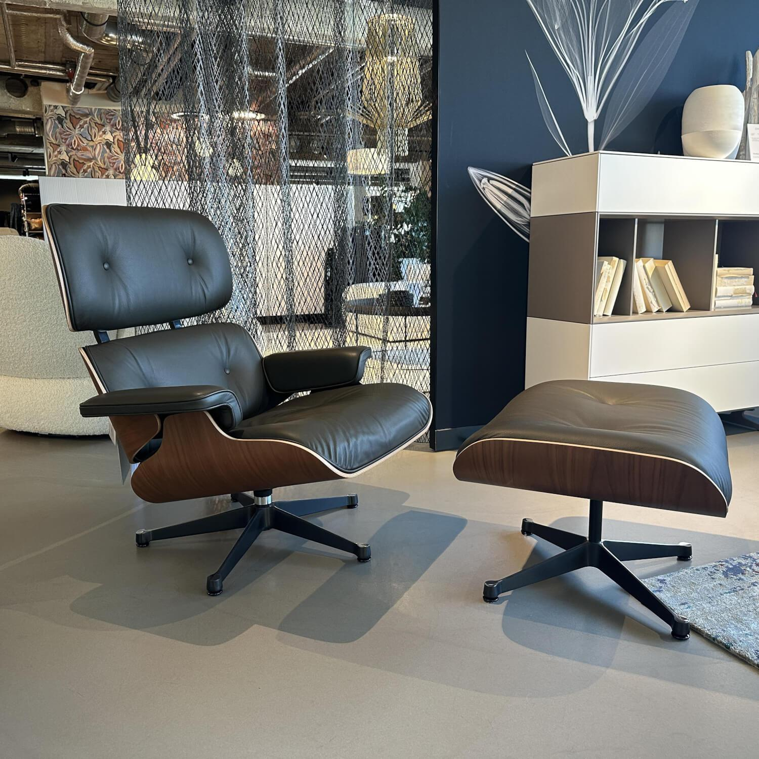 Vitra - Sessel Lounge Chair Leder Premium Braun Schale Nussbaum Schwarz Pigmentiert Gestell Schwarz Poliert Mit Hocker - 7