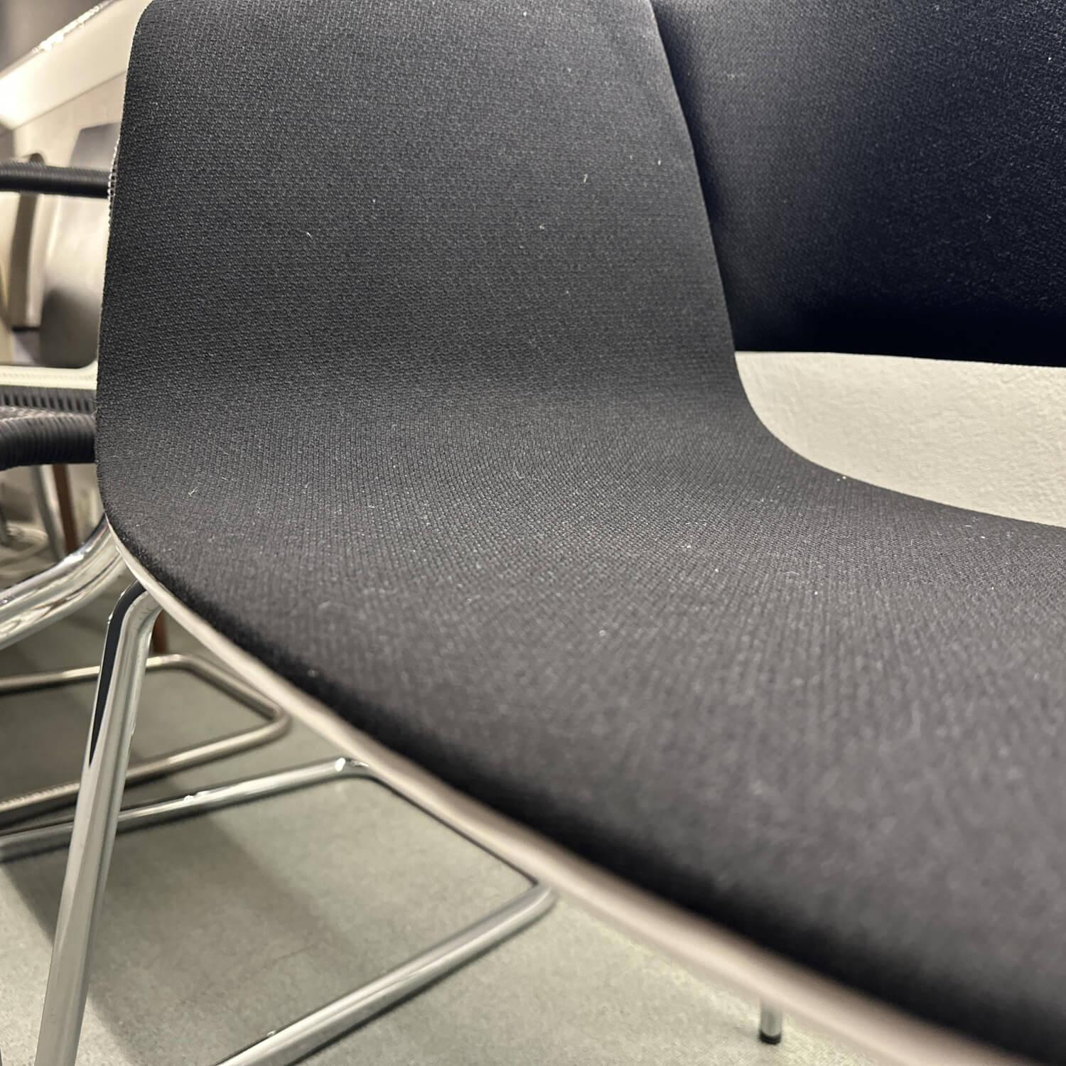 Bene - Armlehnstuhl Rondo Stoff Urban Plus YN009 Schwarz Gestell Metall Chrom - 2