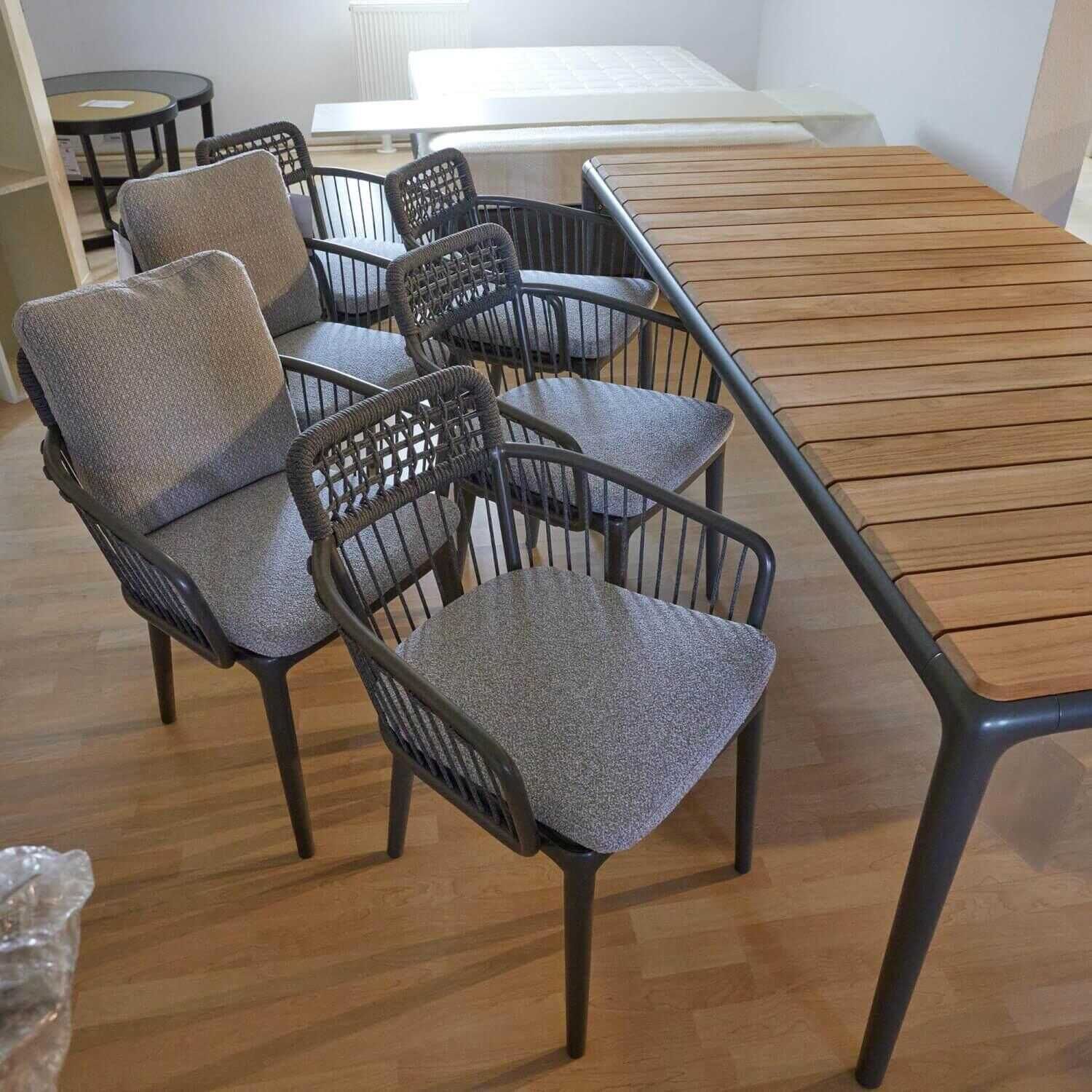 Tischgruppe Yoko Holz Outdoorfähig Mit Sitzkissen Und 6 Stühlen