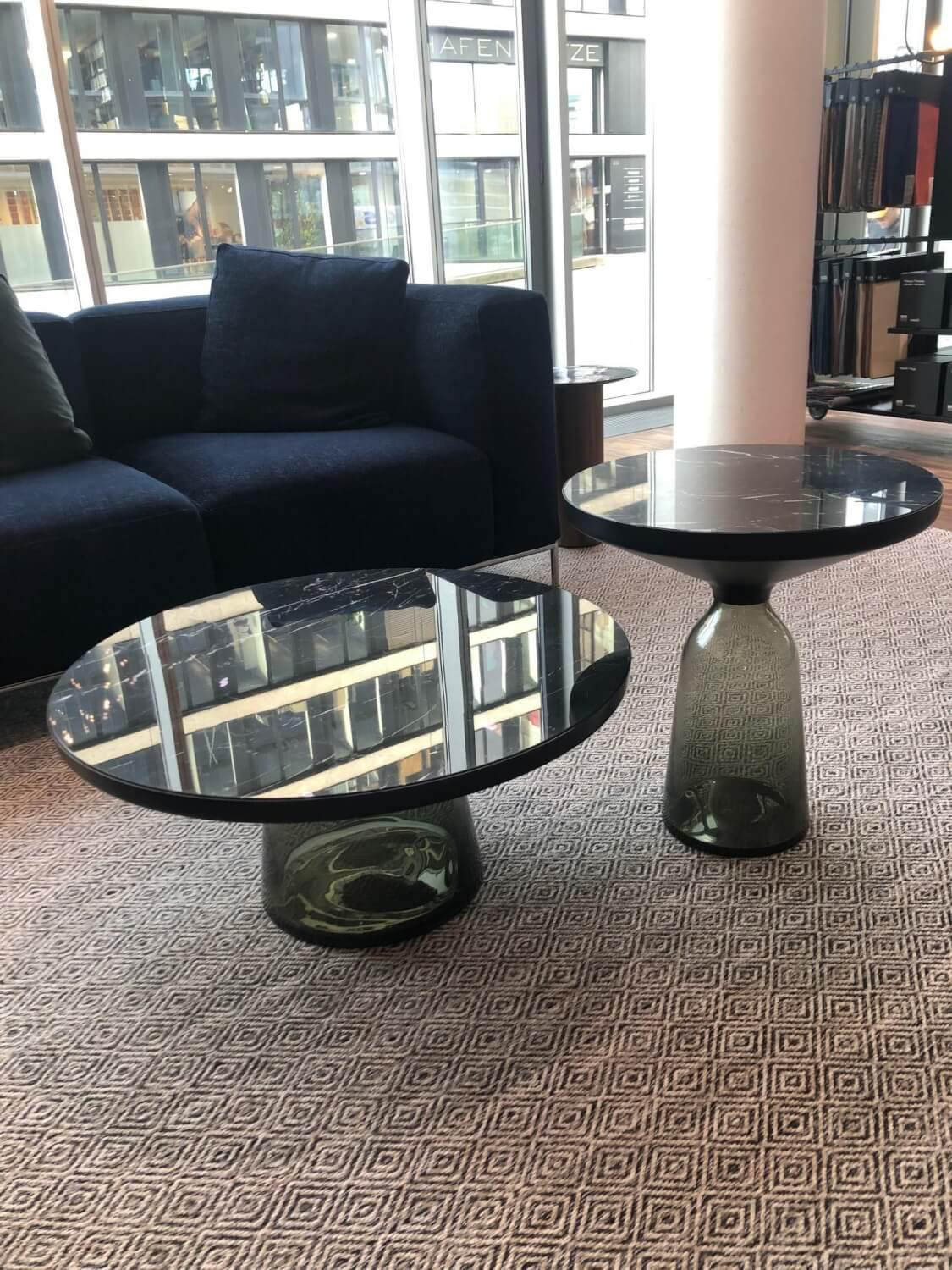 ClassiCon - 2er-Set Bell Coffee Table und Bell Side Table Marmor Nero Marquina Fuß Quarzgrau - 2