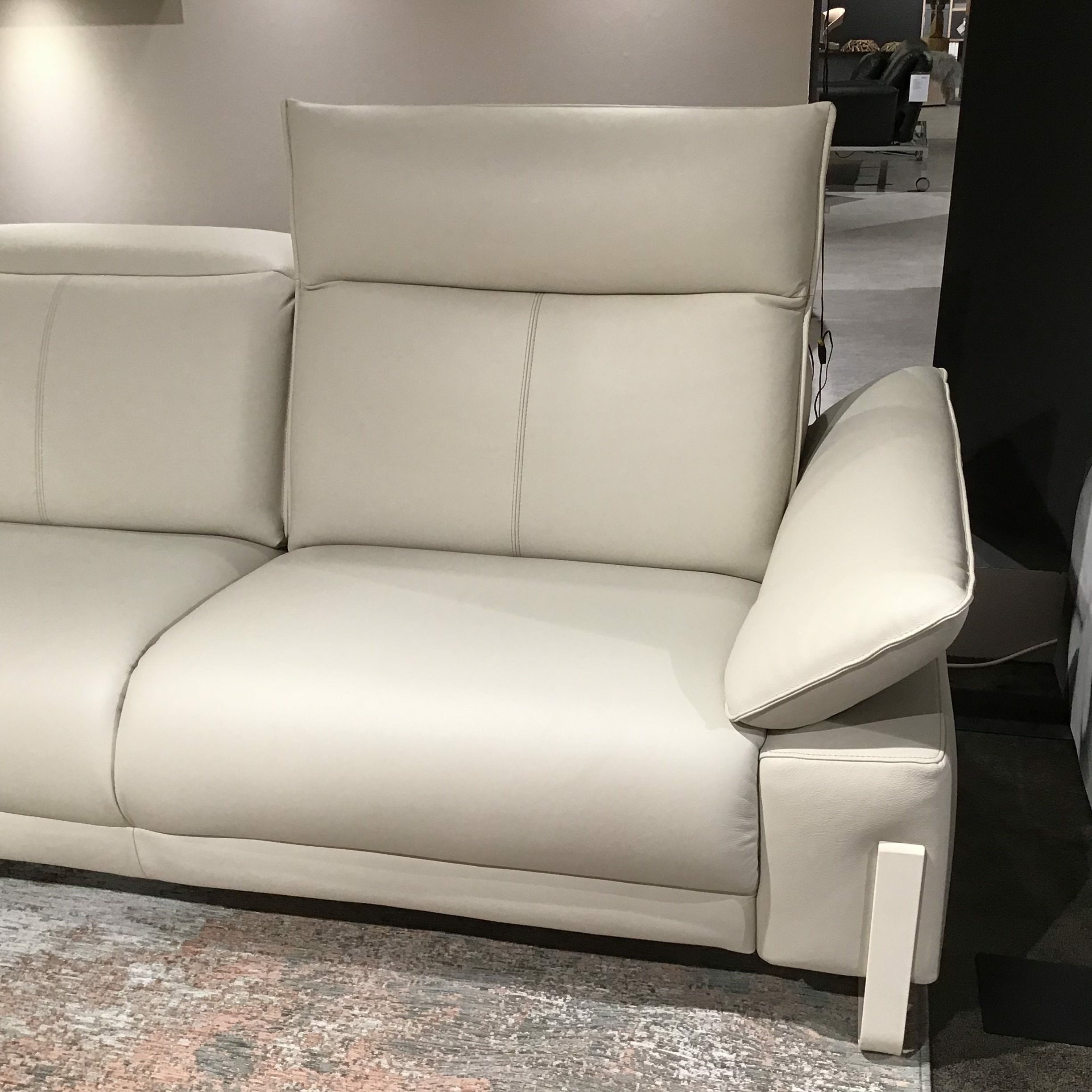 Rom - Sofa Sereno Leder Montana Angora Creme Metallkufe Angora Creme Mit Verstellbaren Kopfteilen - 4