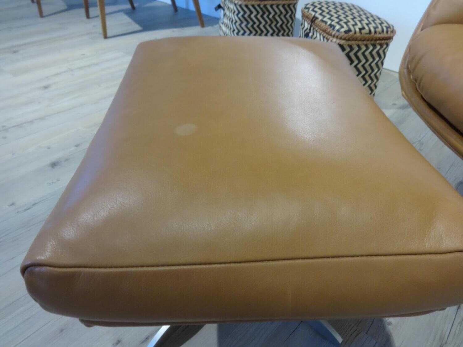 raumfreunde-sessel-carl-leder-pullman-5073-cognac-braun-mit-hocker-0d56be43f272AtqVoZXniqgRs Raum.Freunde - Sessel Carl Leder Pullman 5073 Cognac Braun mit Hocker - 6