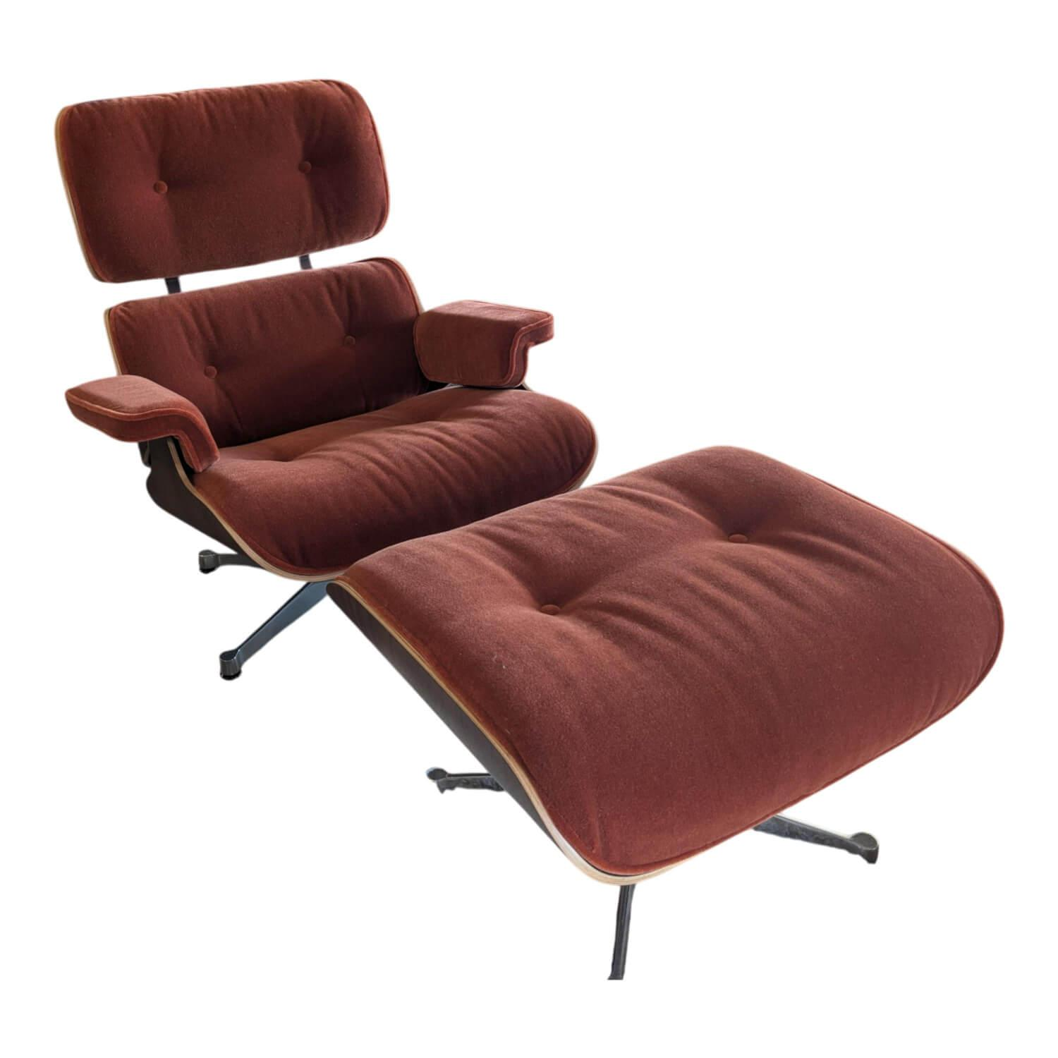Vitra - Sessel Lounge Chair Stoff Calma Brandy Rot mit ottoman - 1