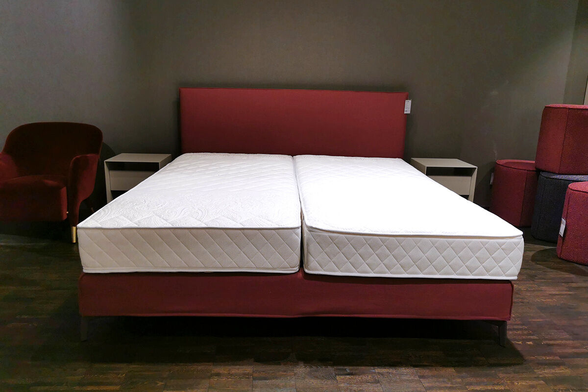 Möller Design - Boxspringbett Slim Edition 2021 Stoff Casa 39 Winered Rot Füße Sepia Metallic mit 2 Matratzen - 4