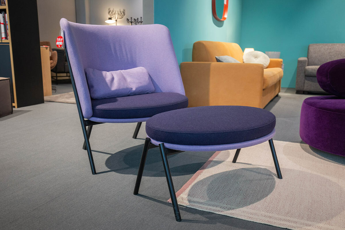 Tecta - Sessel D70 Stoff Dama Korpus 0039 Flider Sitz 0037 Lila Violett Gestell Schwarz Inklusive Hocker - 5