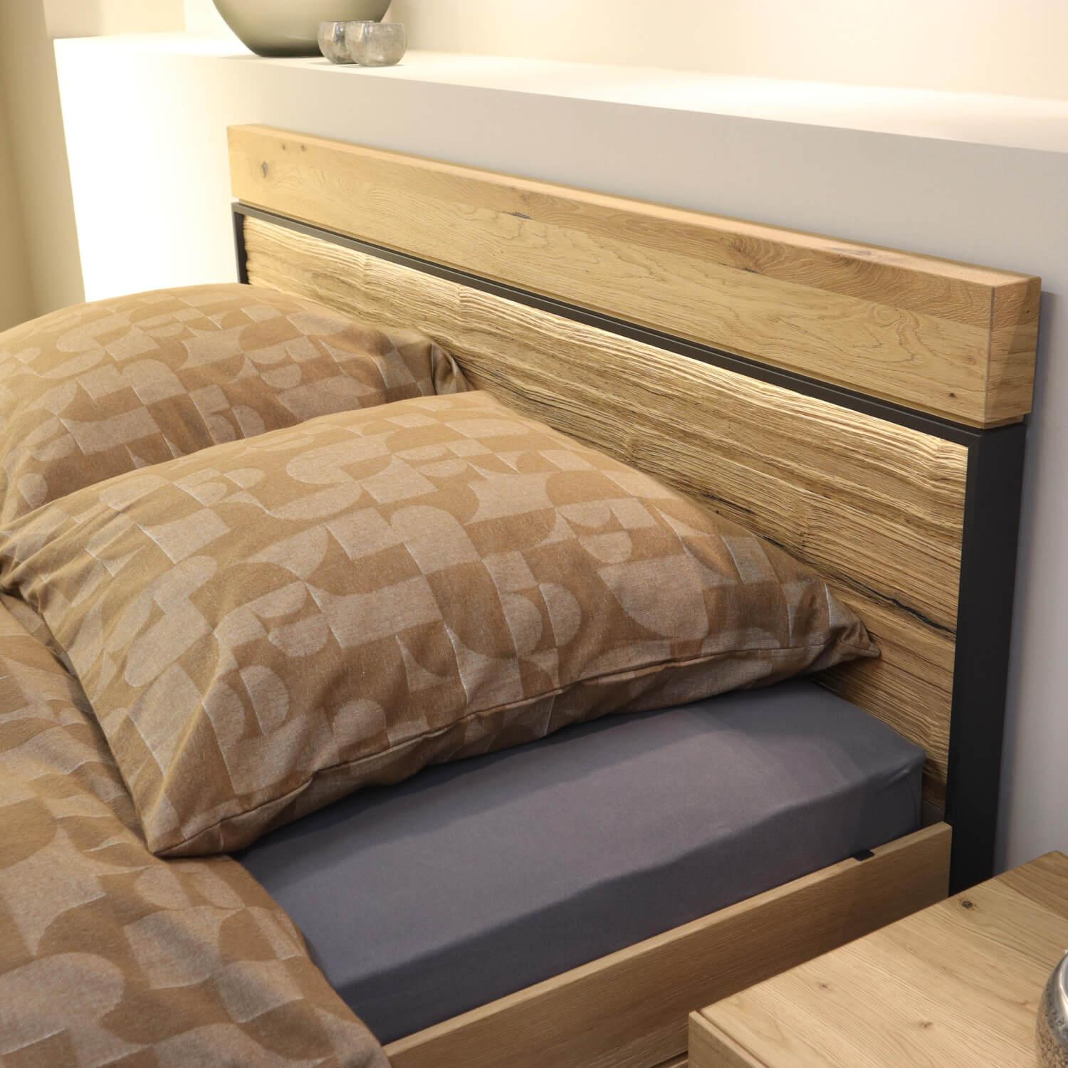 Contur - Schlafzimmer Acerra C Wildeiche Massiv Mit Bett Kommode 2 Nachttischen Und Kleiderschrank - 11