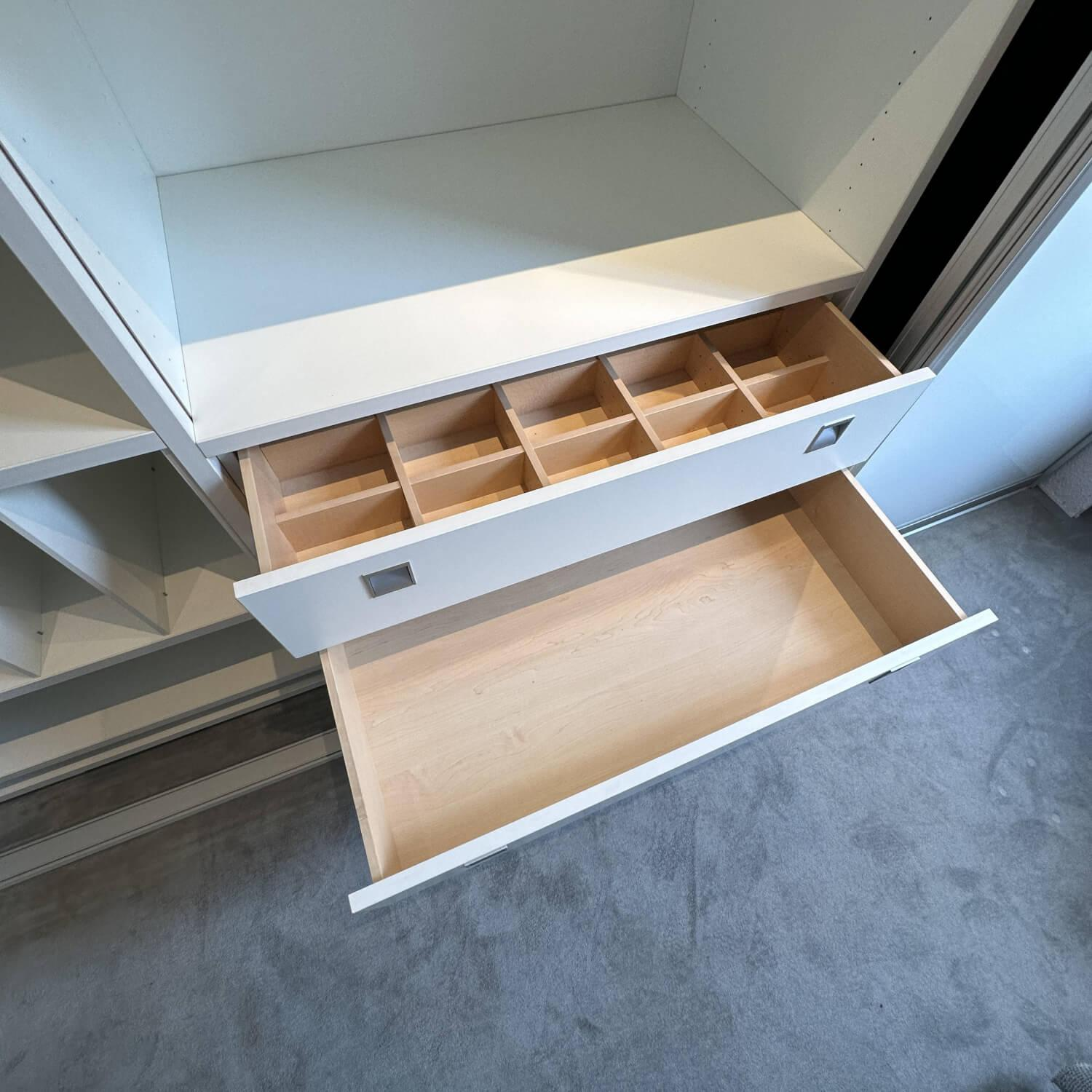 Trüggelmann - Kleiderschrank Sinus Korpus ABS Weiß Schienen Silberfarbig E6/EV1 Eloxiert Mit Beleuchtung - 5