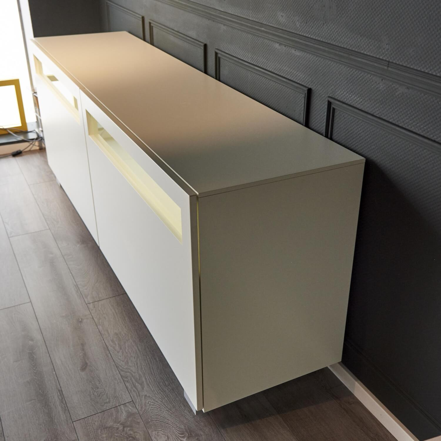 Hülsta - Sideboard NOW! Vision Mit Schiebetüren Lack Weiß Und Klarglas Ausschnitt Auf Kufen - 10