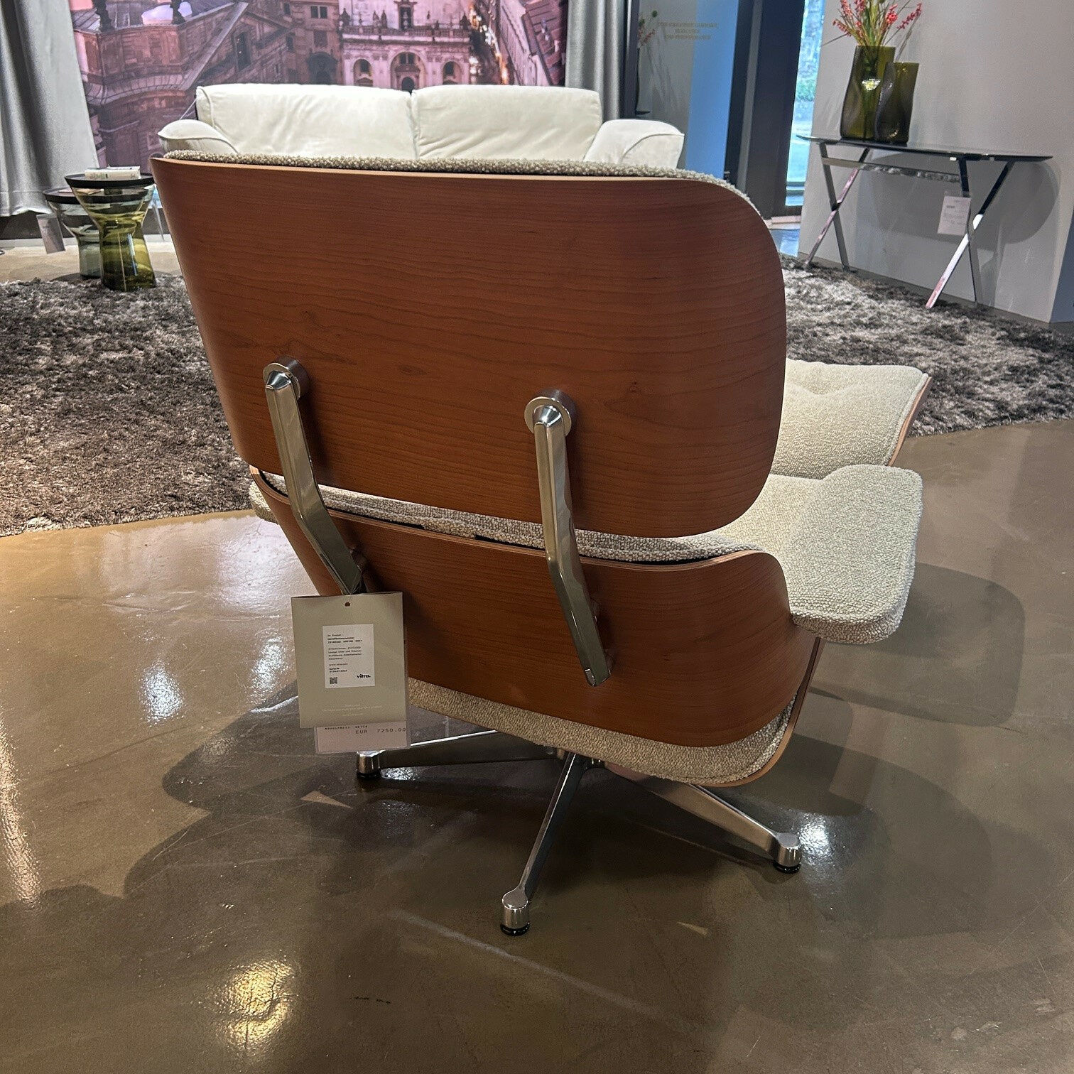 c30a9116b124773c01b2484dd8d48ed7216ce9f2_MF_0021424_001_mf_prop_image1_Sessel_Lounge_Chair_und_Ottoman_mit_Schale_Amerikanisch_Kirschbau