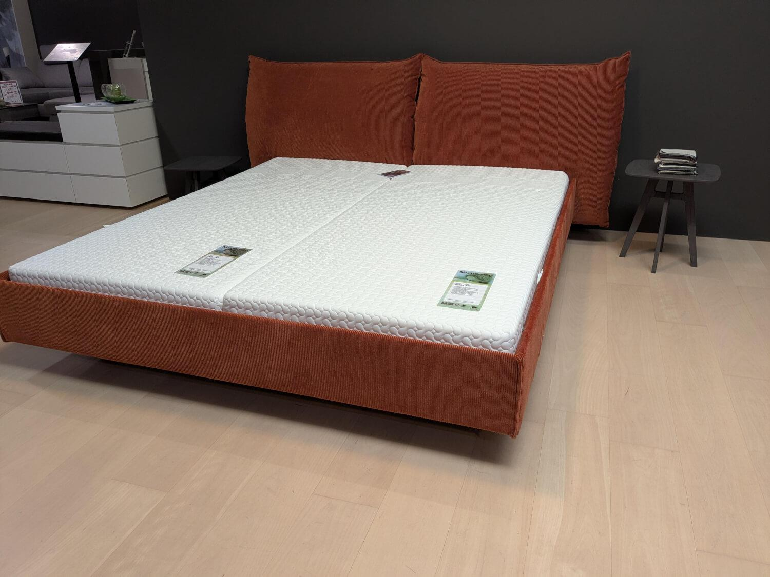 Möller Design - Polsterbett MD13 Stoff Charmell Cord 110 Orange mit Kopfteil Rose ohne Lattenroste ohne Matratzen - 5