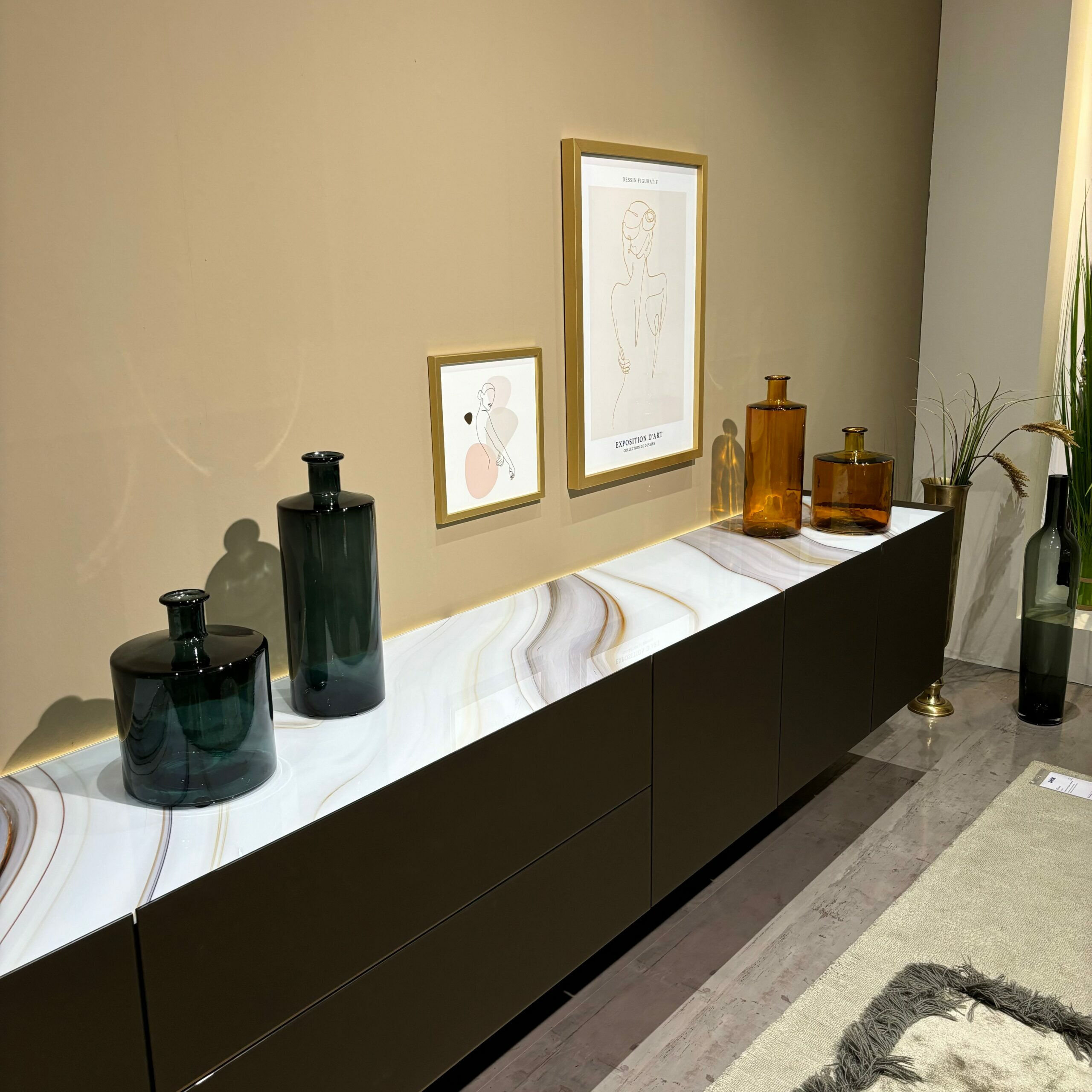 Spectral Smart Furniture - Lowboard Side Korpus BG Black Schwarz Lackiert Front Und Seiten Satiniertem Glas RO Roast Braun Deckenplatte Designglas DG107 Marmor Latte Braun Grau Weiß - 5