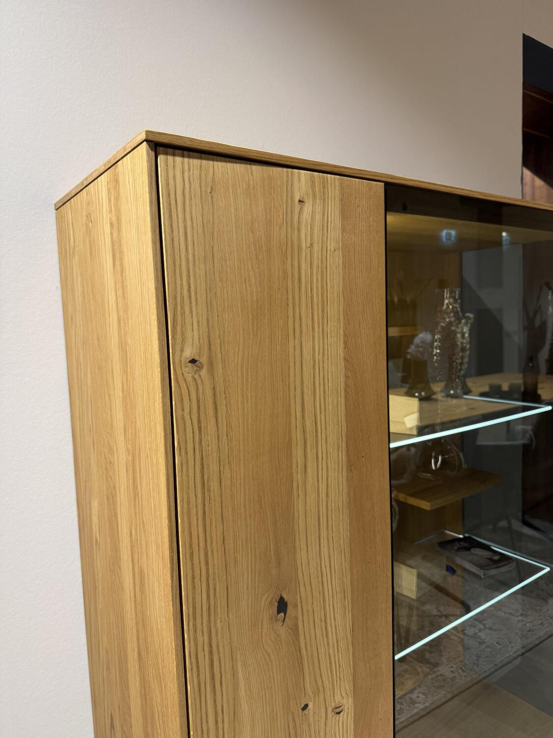 Team 7 - Vitrine Filigno Eiche Wild Naturöl Rauchglas Gestell Kufe Schwarz Matt - 6