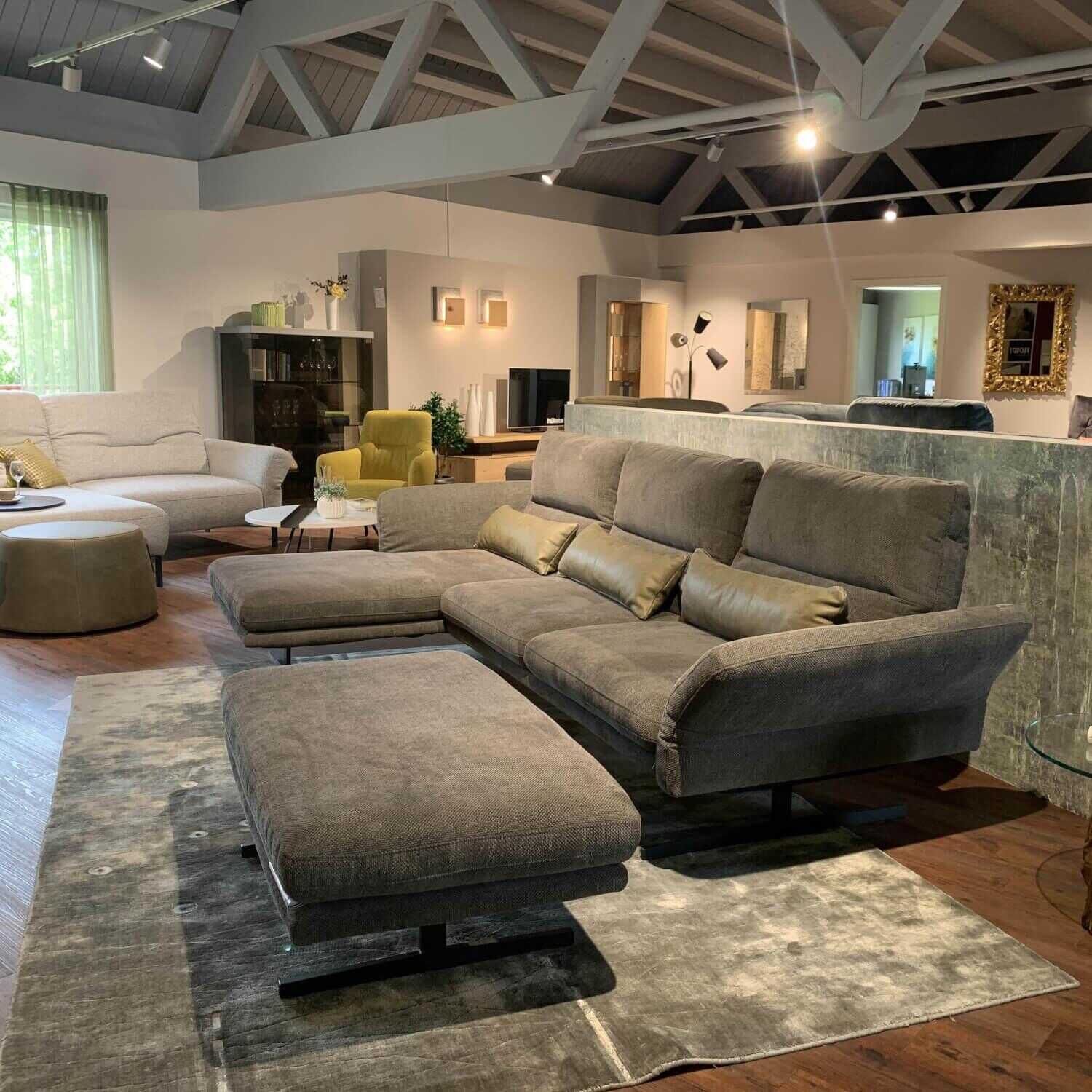 Comfort Republic - Ecksofa Alexander Stoff Lora 156 Hunter Grau mit Hocker und 3 Nierenkissen - 1