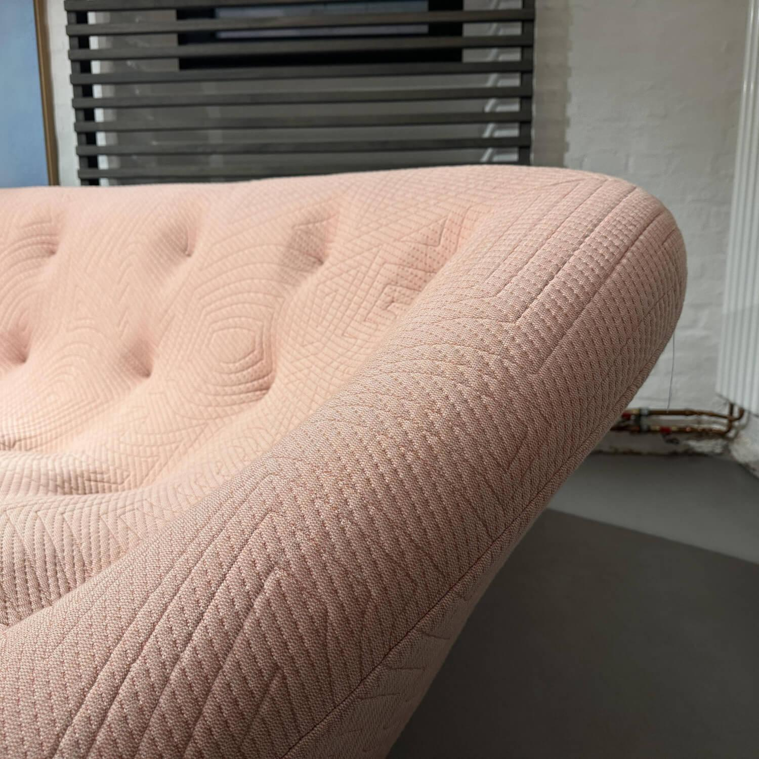 Ligne Roset - Sofa Ploum Stoff Kvadrat Appa Poncho Rosa Gestell Stahl - 3