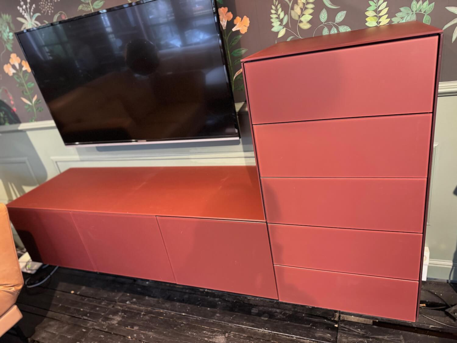 Kettnaker - Schrank Programm Soma Front Veloursglas Lack Beere Rot Korpus Beere Rot Abdeckplatte Weißglas Matt - 6