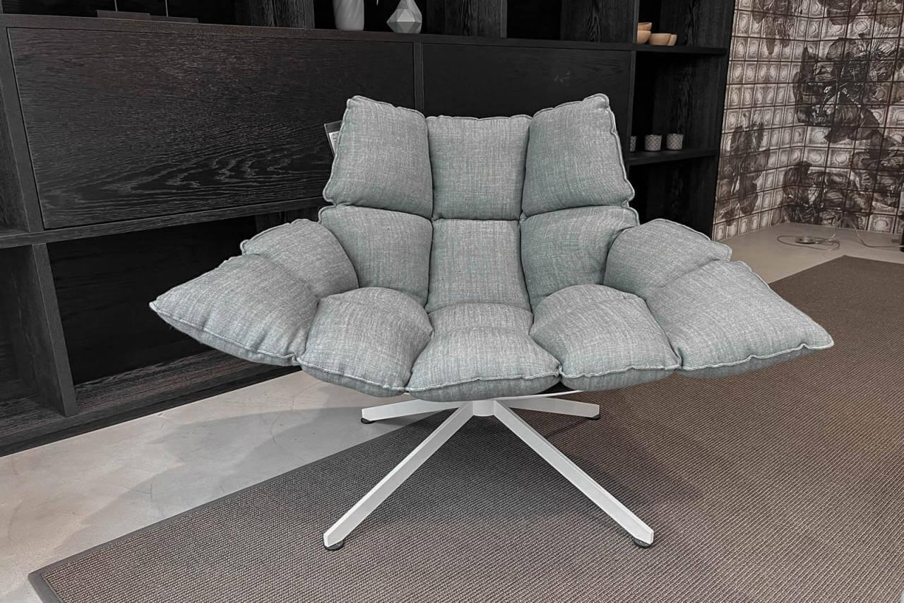 B&B Italia - Sessel Husk Stoff Extra Erli Hellblau Schale Weiß Untergestell Lack Weiß - 3