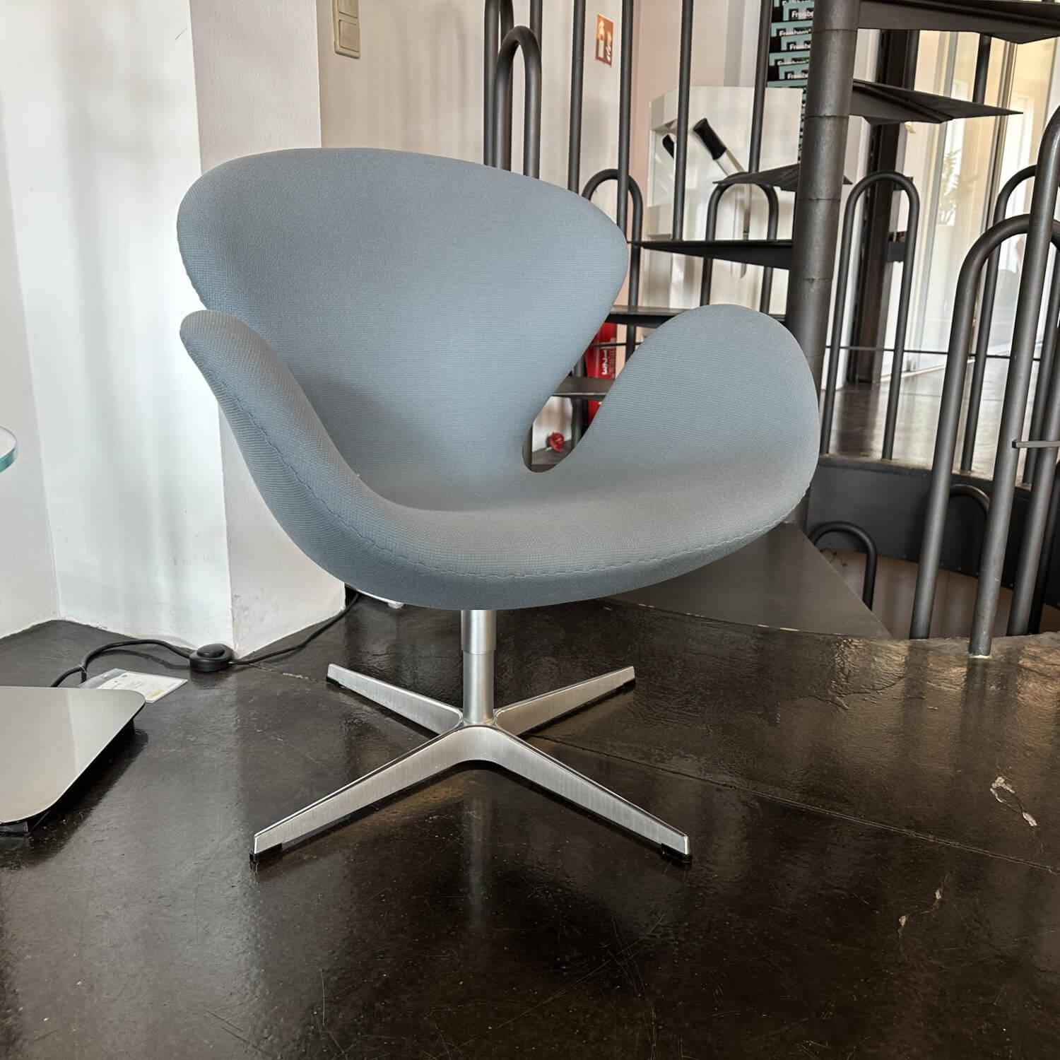 Fritz Hansen - Sessel Der Schwan Stoff Kvadrat Cava 932 Blau Gestell Satingebürstetes Aluminium - 4
