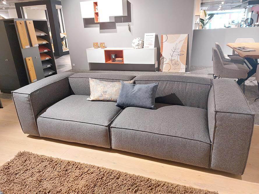 Raum.Freunde - Sofa Aki Stoff Roma 6258 Dark Grey Grau - 5