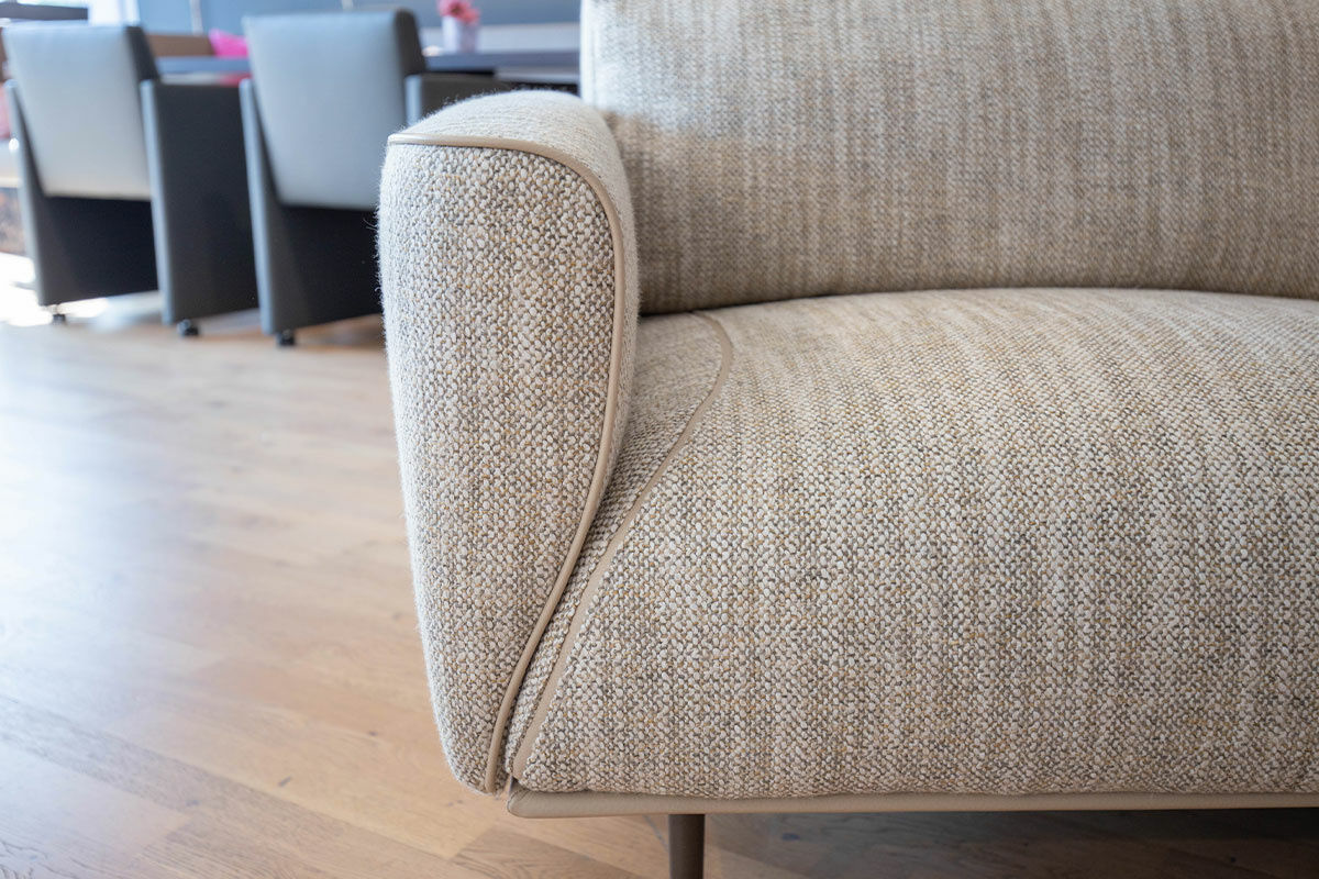 Jori - Sofa Eden Stoff Dodo C0206 Beige mit Hocker - 5