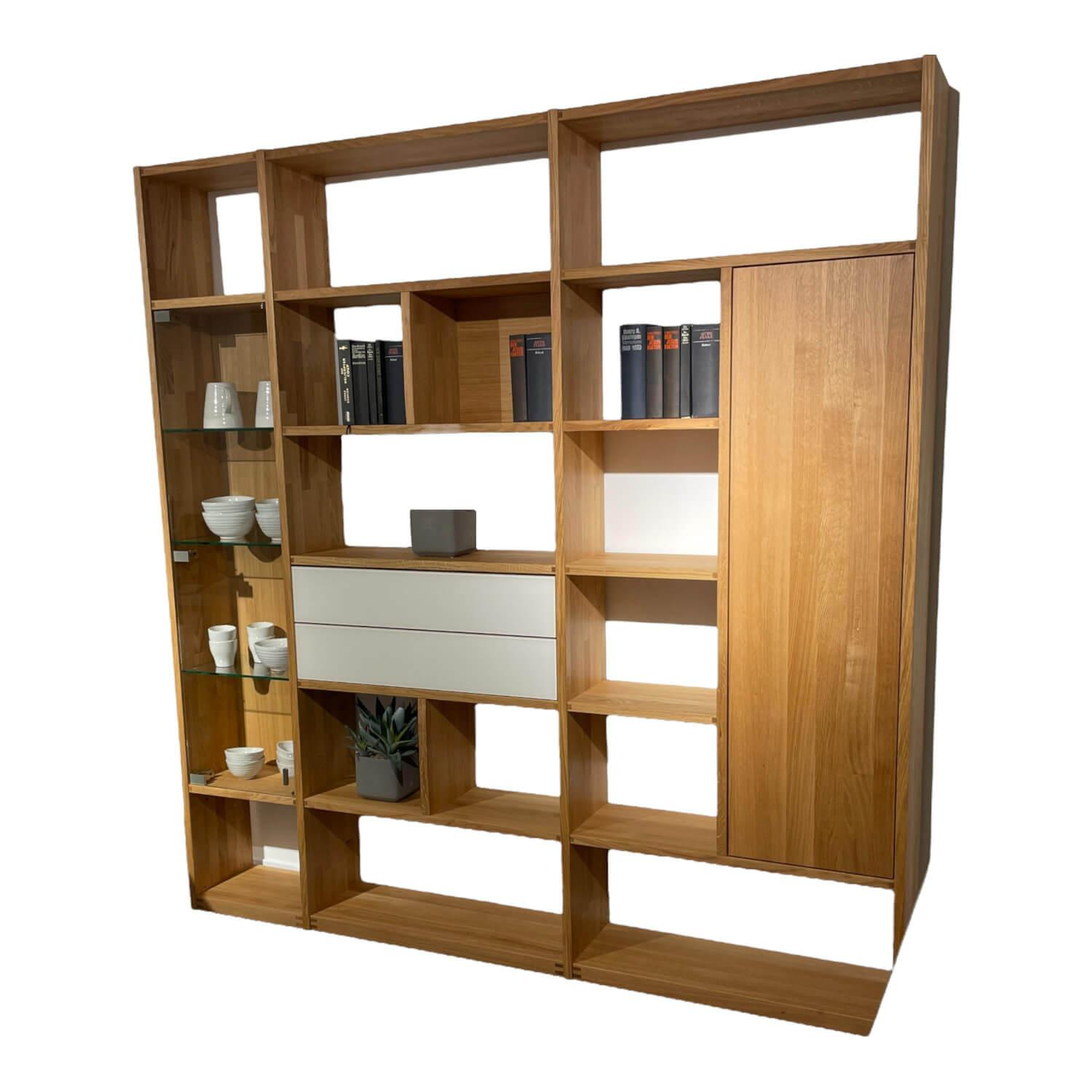 Team 7 - Regalwand Cubus Vollholz Eiche Natur Geölt Glas Naturweiß Matt Mit Touchbeschlag - 1