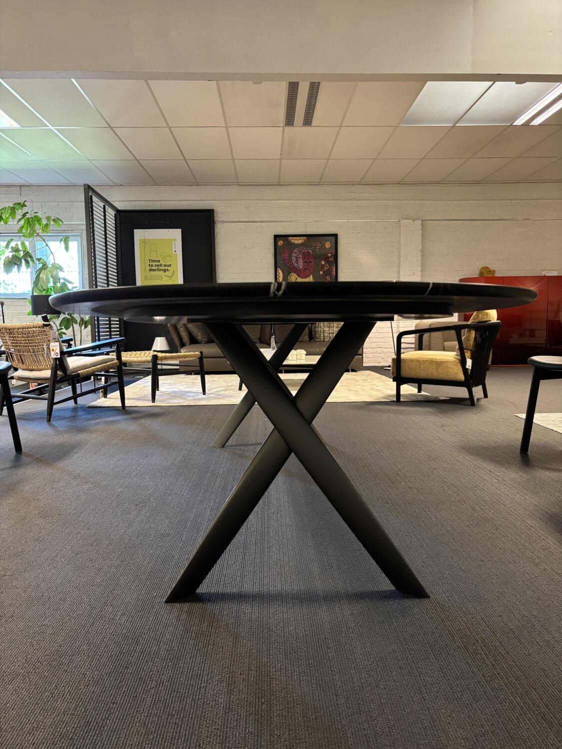 Molteni & C - Esstisch Gatwick Platte Marmor Sahara Noir Gestell Metall Zinnfarbig - 4
