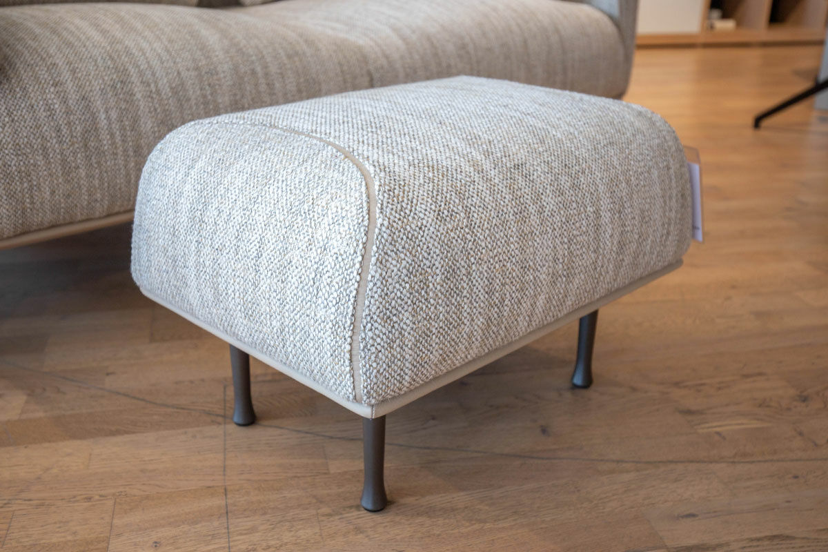 Jori - Sofa Eden Stoff Dodo C0206 Beige mit Hocker - 2