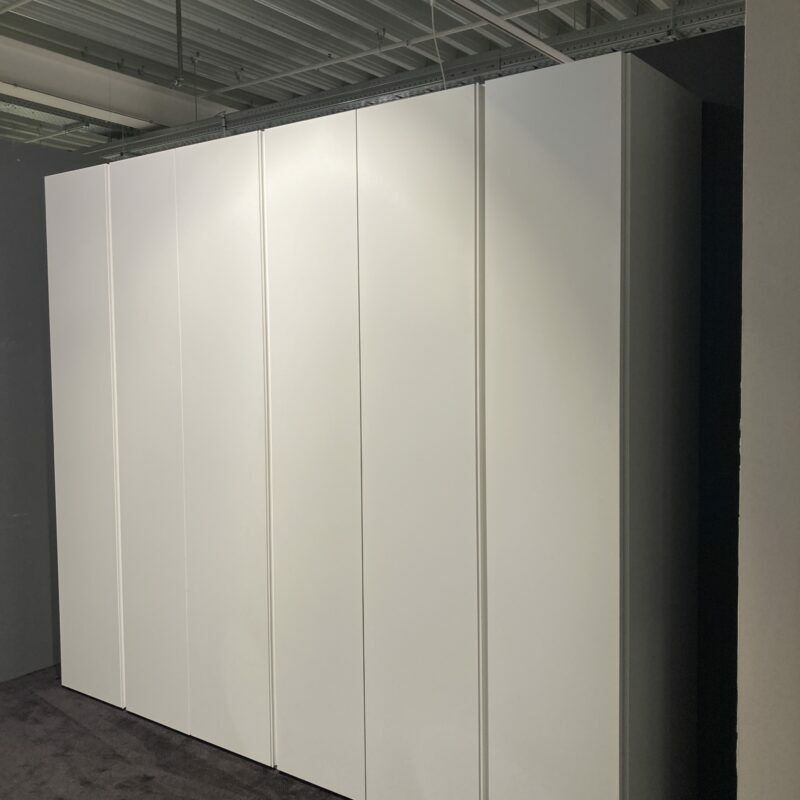 Contur - Drehtürenschrank Loretto Gola Smart Lack Bianco Gesso Weiß Innen Stoffoptik Tramato - 7