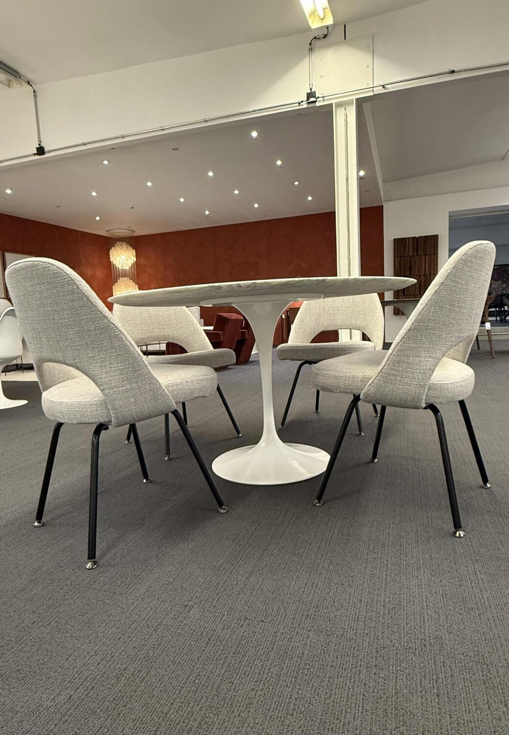 Knoll International - 4er-Set Saarinen Conference Chair Stuhl Stoff Tosca Beige Gestell Metall Schwarz - 5