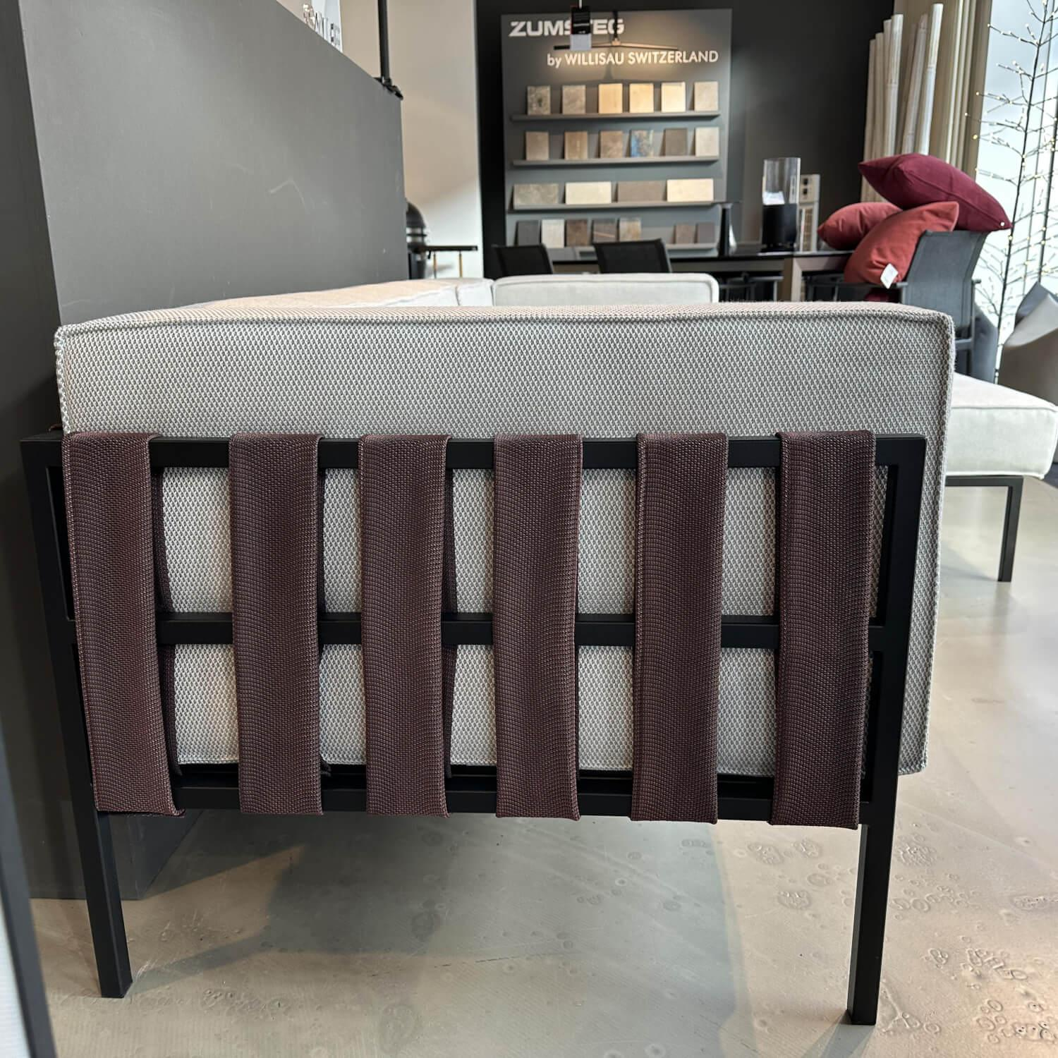 Zumsteg - Loungegruppe Iconic Stoff Sunbrella Lopi Ash Grau Bänder Tanne Bordeaux Rot Gestell Edelstahl Schwarz Pulverbeschichtet - 4