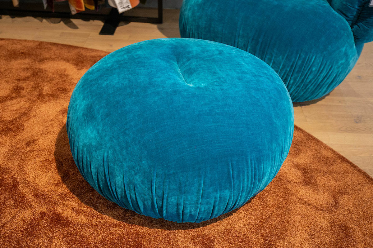 Bretz - Sessel Balaao Stoff 64 1922 Happy Velvet Amalfi Petrol Drehbar mit Hocker - 2