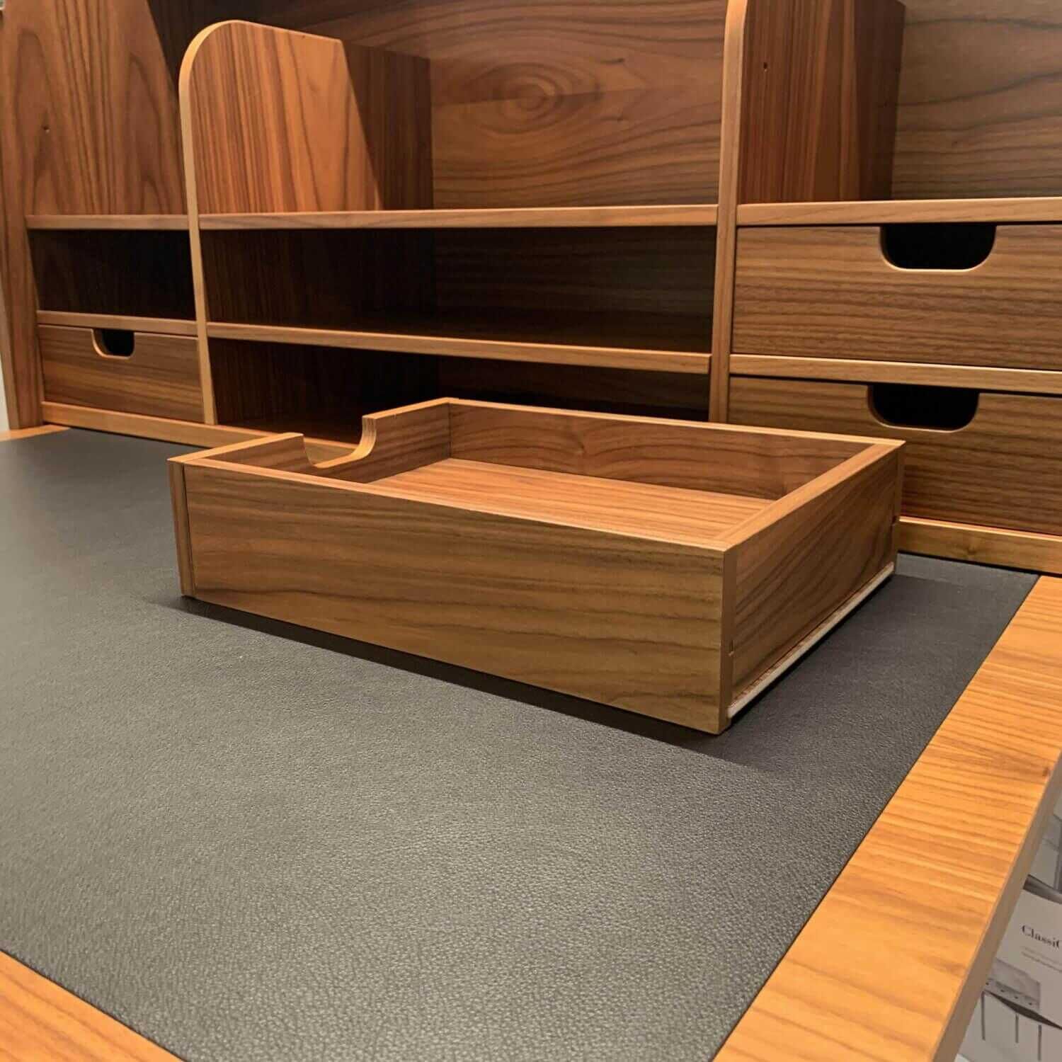 ClassiCon - Sekretär Orcus Echtholfurniert Nussbaum Klar Lackiert Leder Schwarz - 11