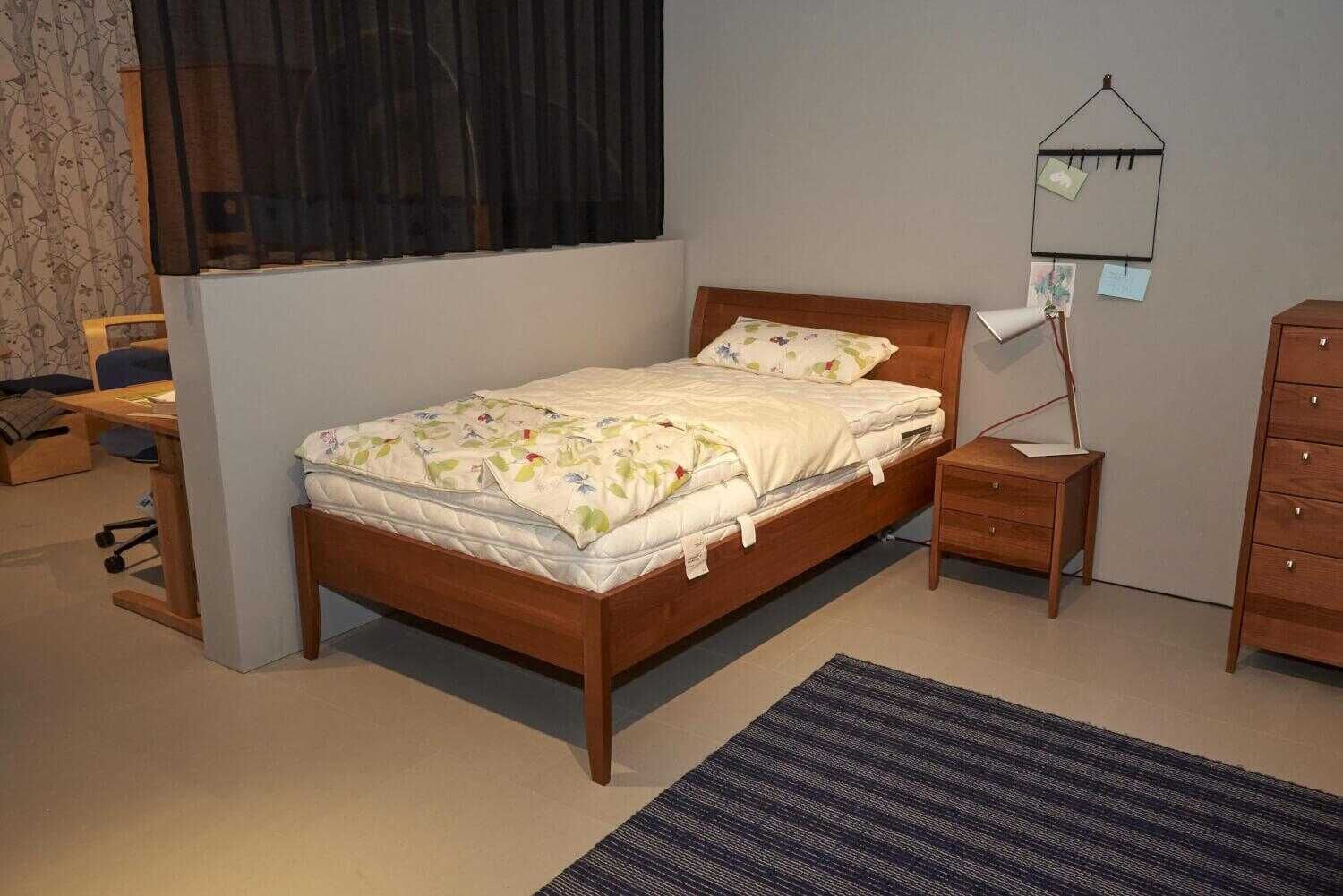 Bett mit Nachtkästchen und Spiegel Sesam inklusive Matratze und Lattenrost
