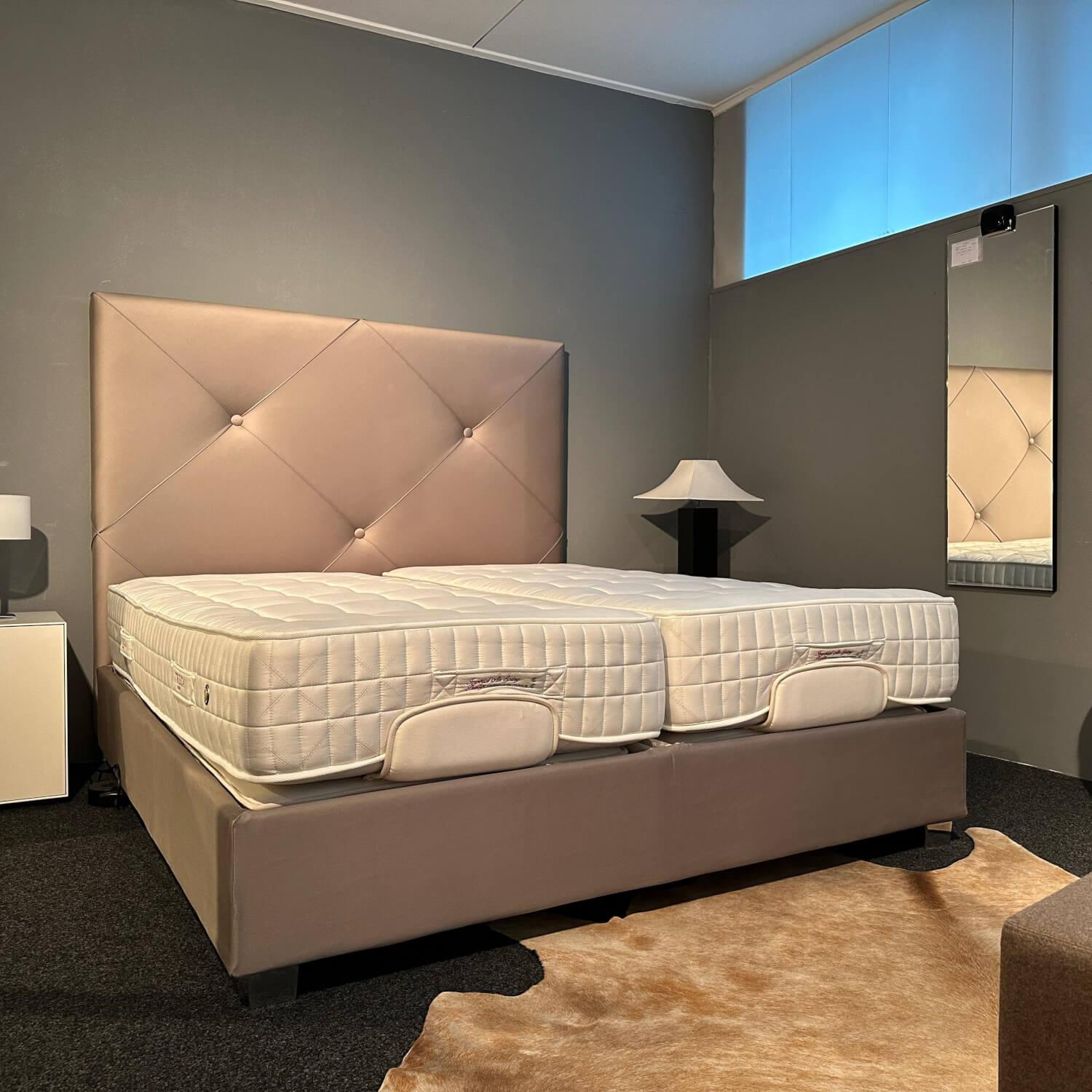 Treca Interiors - Bett Carat Stoff Tiera D Sand Grau Beige Blockfüße Aluminium Inklusive Matratzen Mit Verstellung ohne Topper - 8
