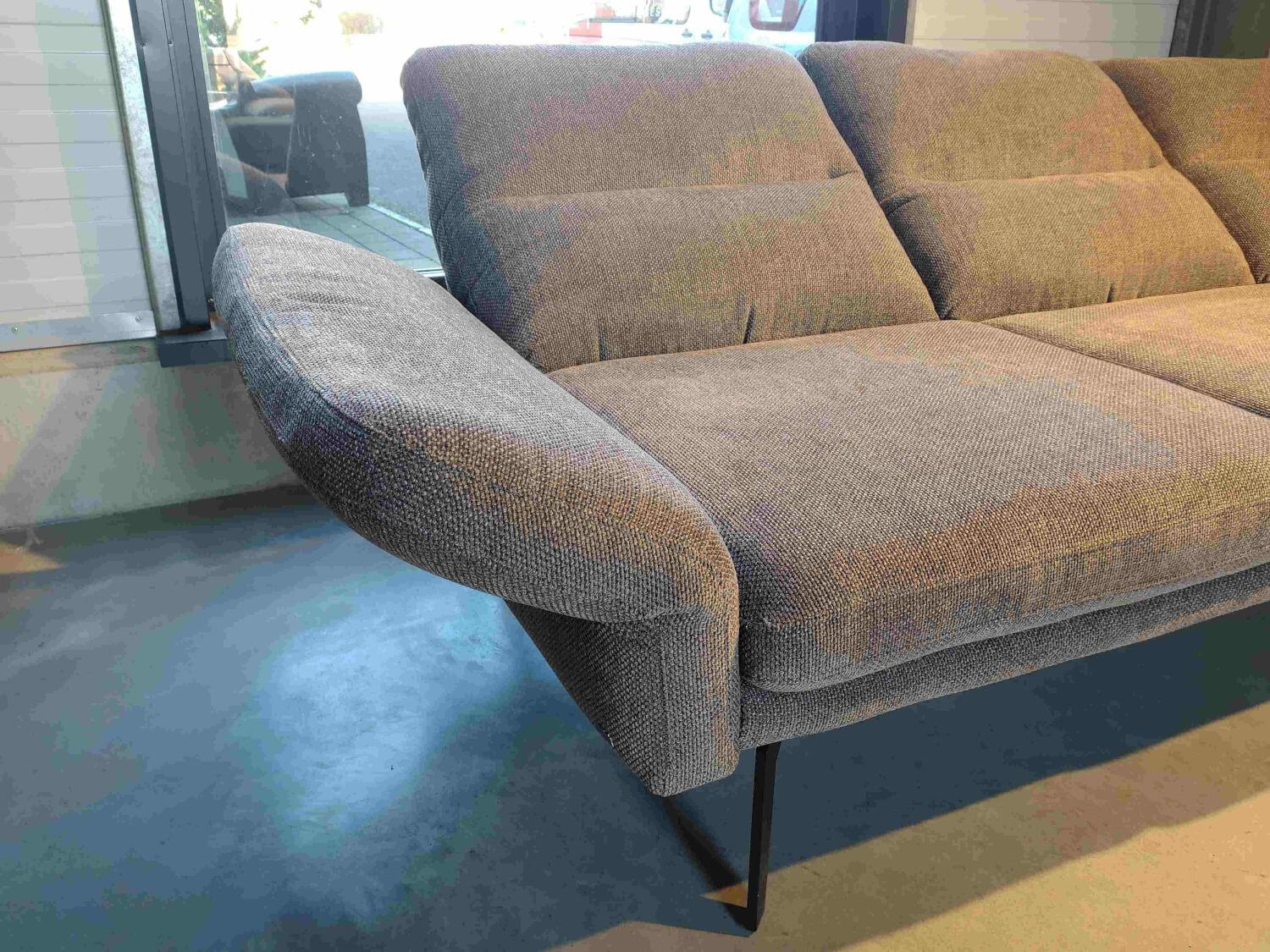 DFM - Eckgarnitur Alexander Comfort Republic Stoff Lora 12 Taupe Füße Metall Schwarz Mit Hocker - 3