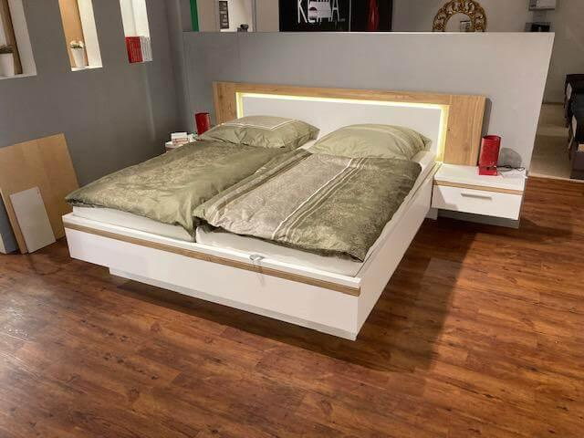 Schlafzimmer Carini Kleiderschrank mit Doppelbett Lack Weiß Rustico Eiche
