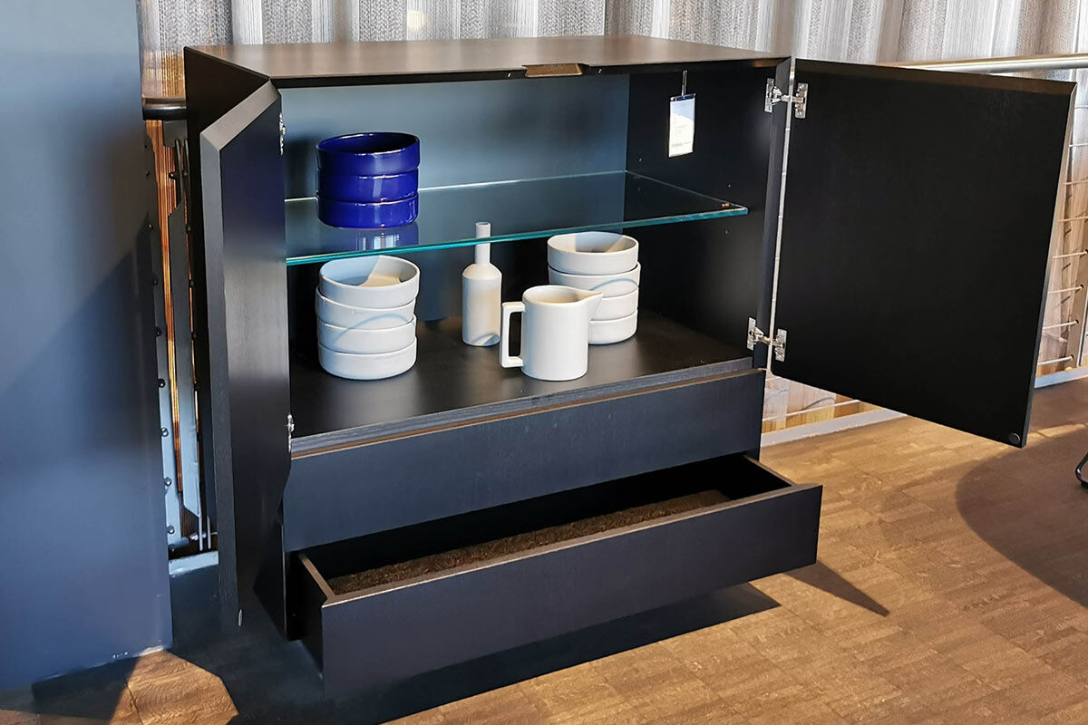 Flexform - Kommode Piuma Esche Ebenholzfarben Gebeizt Füße Aluminium Brüniert - 7