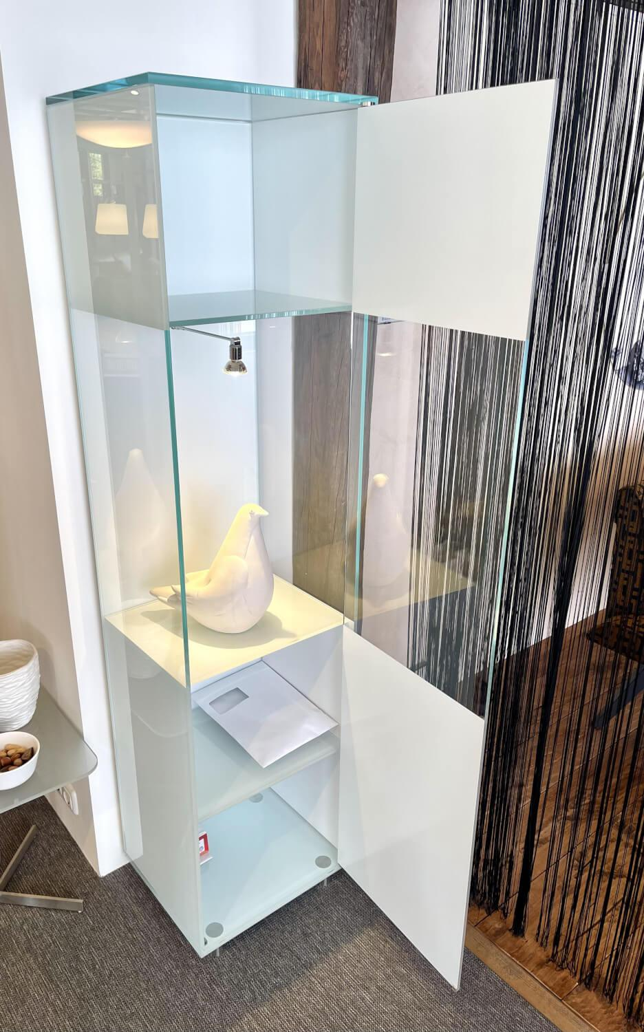 Dreieck - Vitrine Solus Türen Optiwhiteglas Partiell Mit Colorlack Weiß Korpus Metallteile Edelstahl Mit LED Beleuchtung - 2