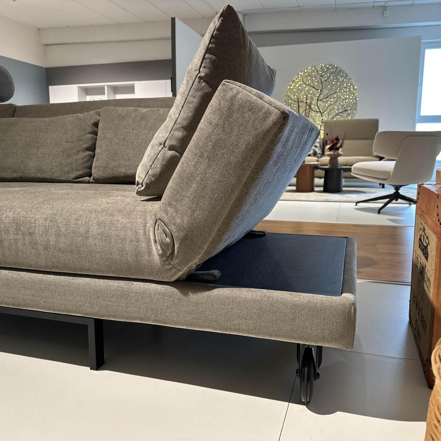 Brühl - Sofa Four Two Stoff 2813 0021 Greige Grau Beige Metallkufen Und Rollen Schwarz - 6