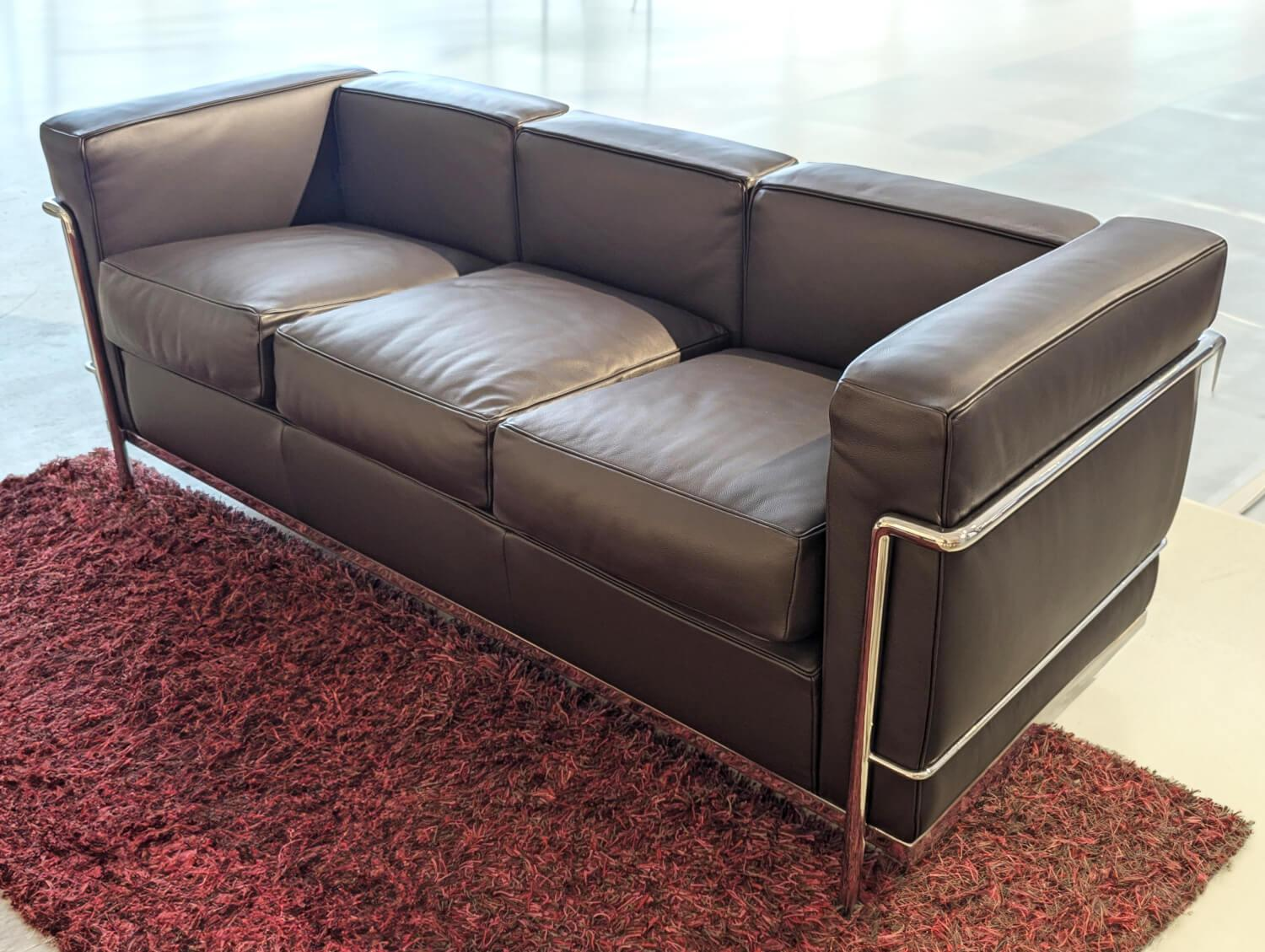 Cassina - Sofa LC 3 Dreisitzer Leder X Pelle Scozia Braun Gestell Verchromt - 4