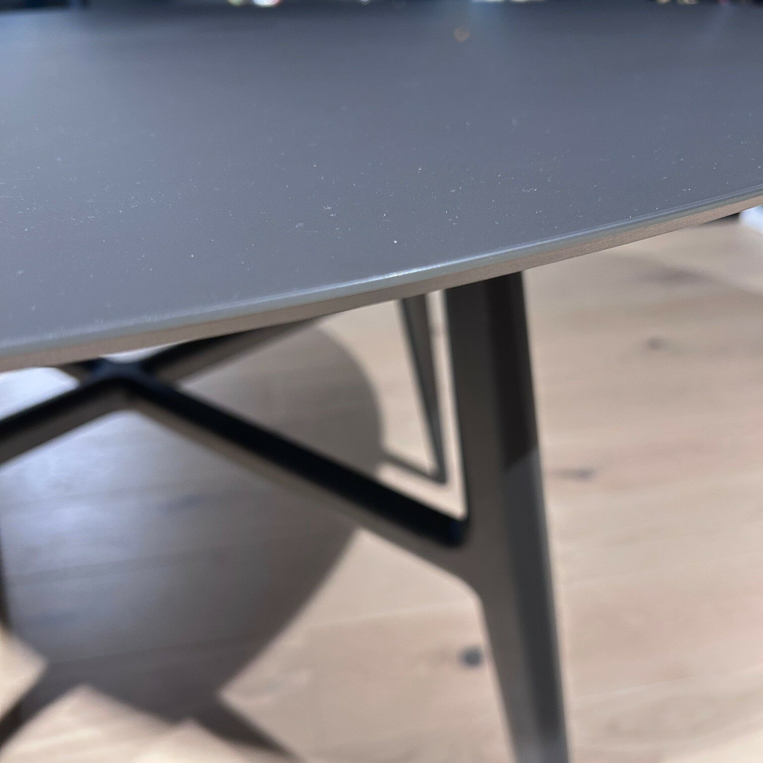 Rimadesio - Esstisch Francis Patte Satiniertes Glas Java Opaco Anthrazit Gestell Aluminium Java Schwarz Pulverbeschichtet - 8